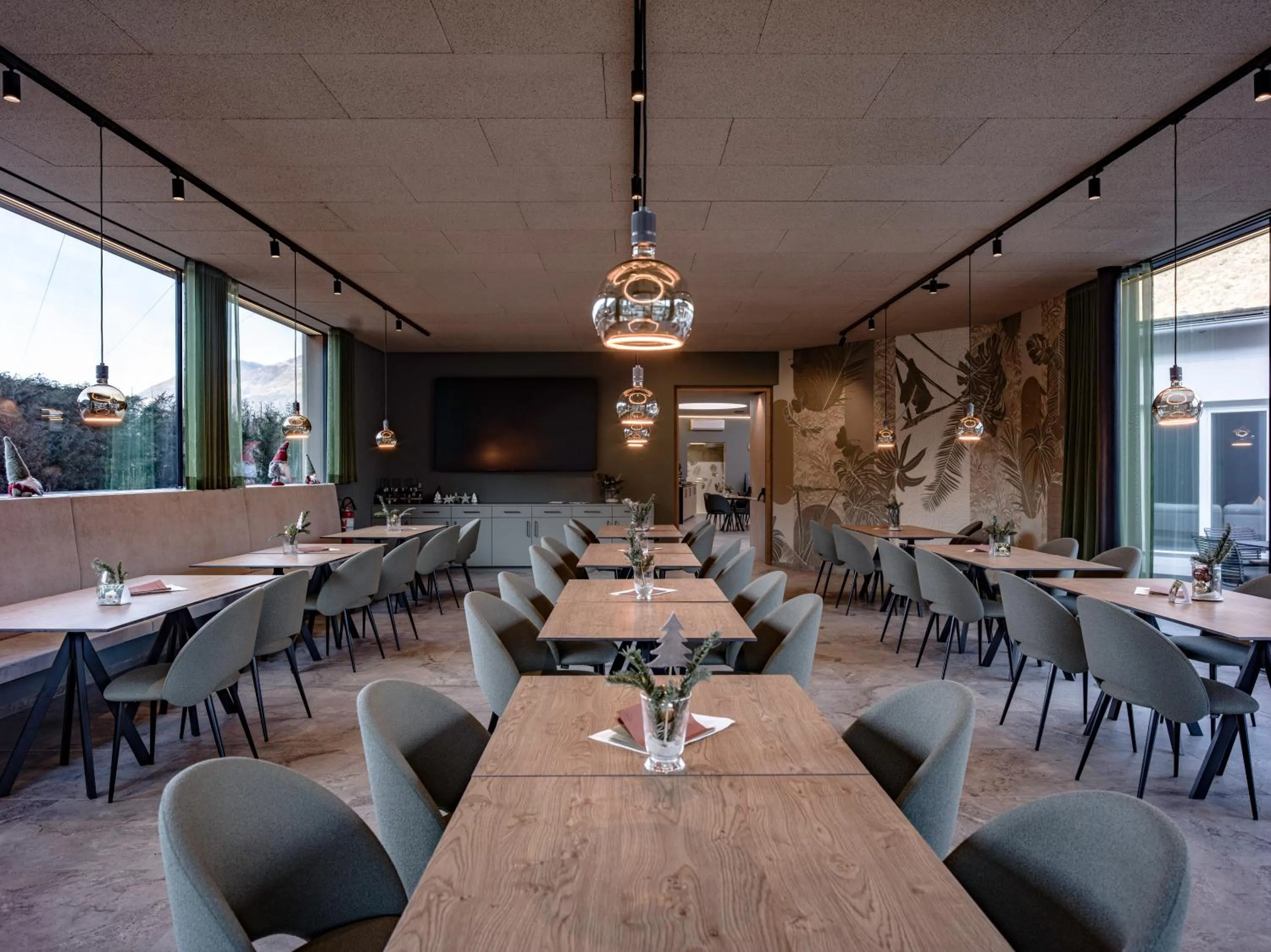 Restaurant/places to eat in Residence Montani