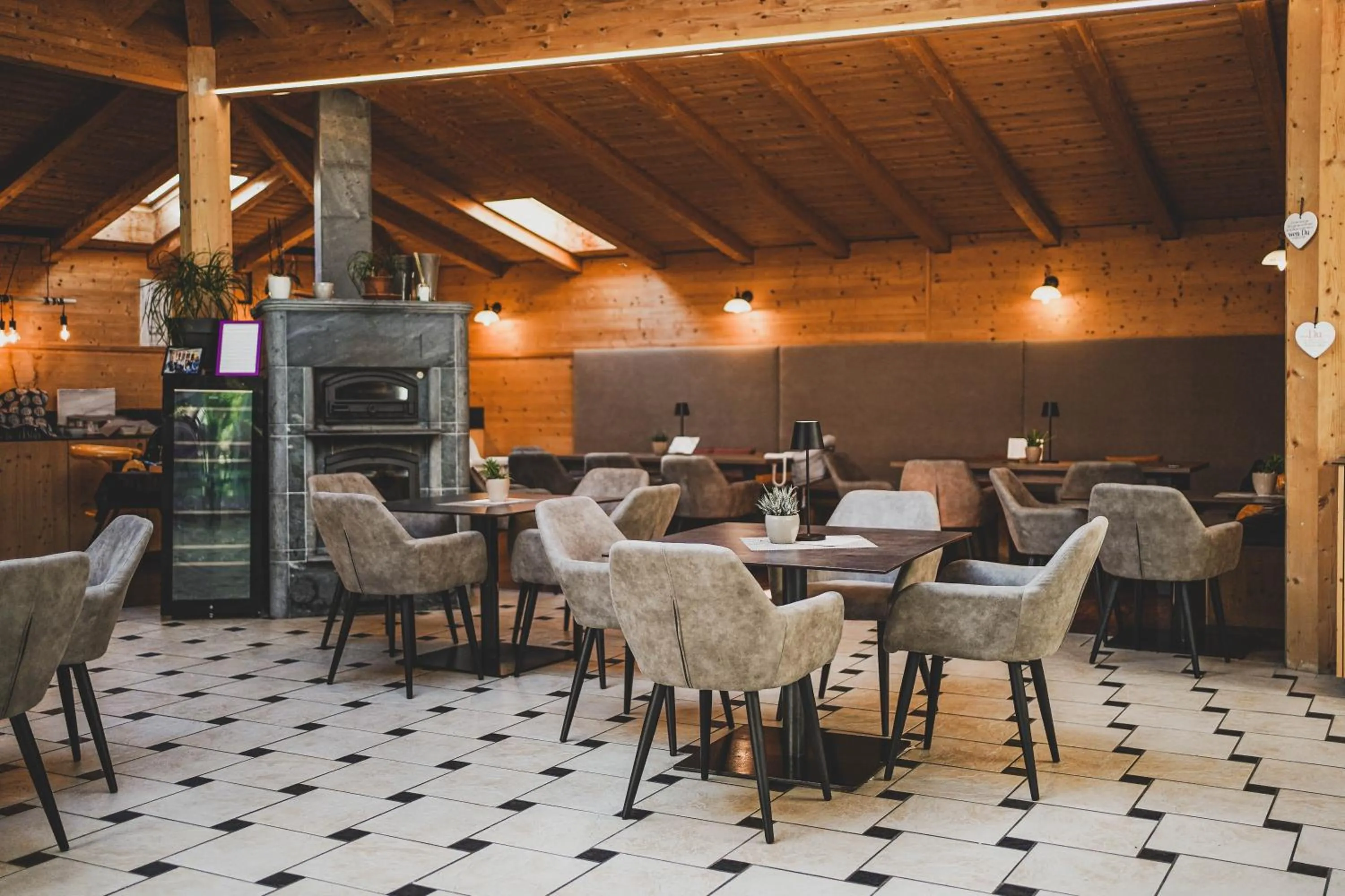 Restaurant/places to eat in Residence Montani