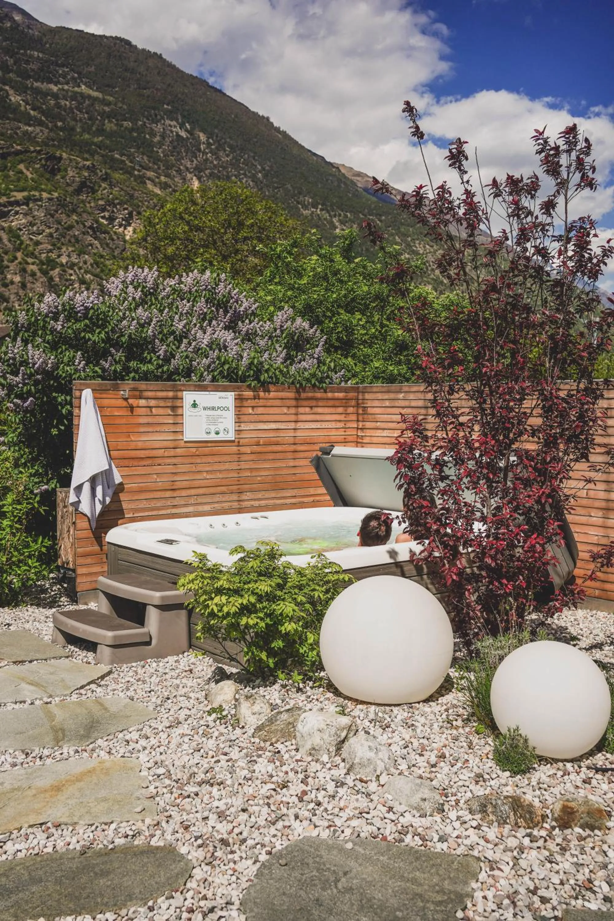 Hot Tub in Residence Montani