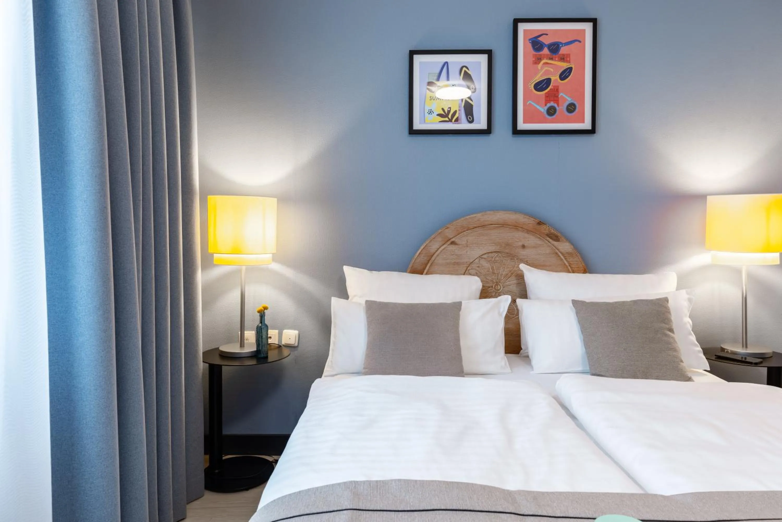 Bed in Garner Hotel Dusseldorf - Main Station by IHG