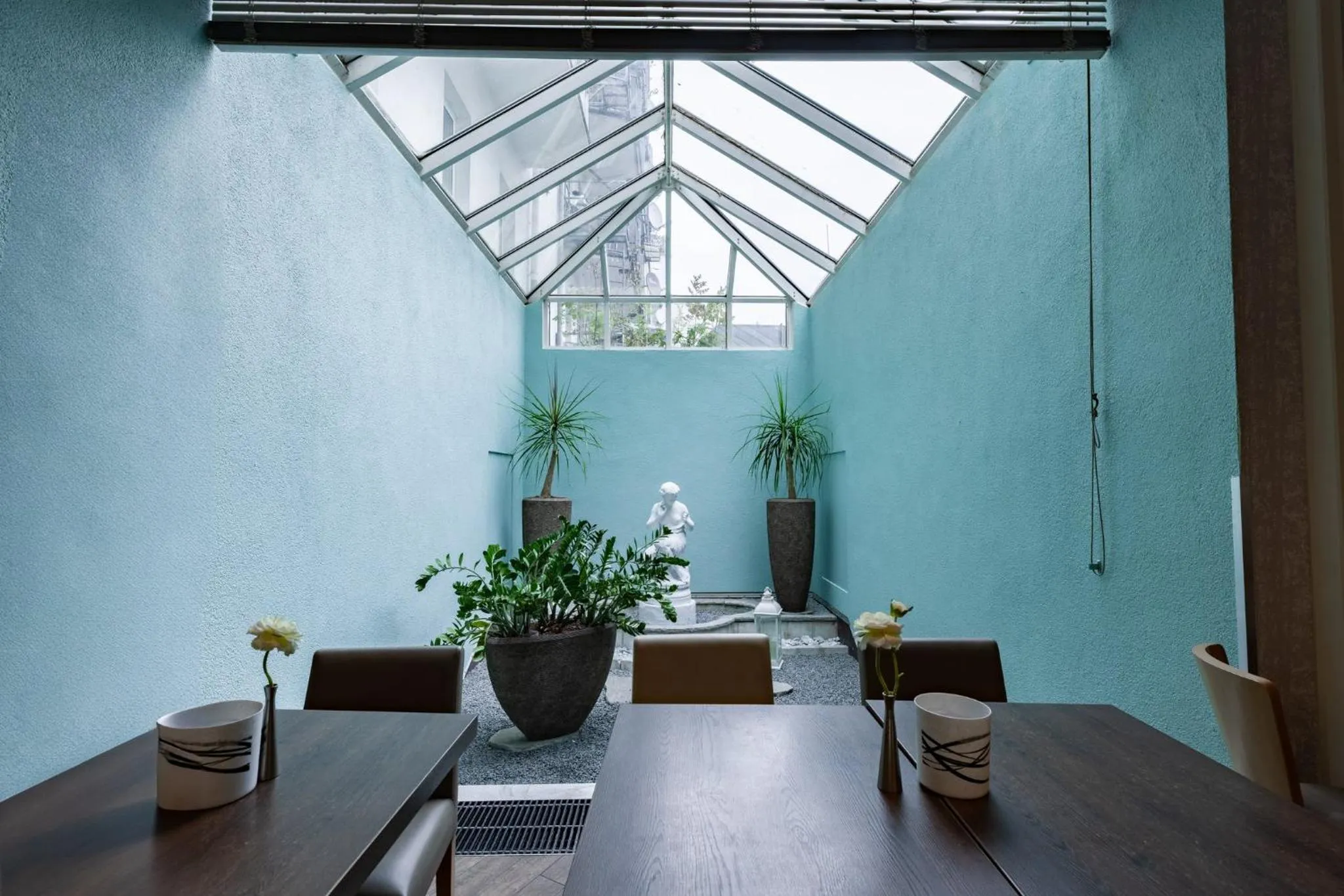 Breakfast in Garner Hotel Dusseldorf - Main Station by IHG