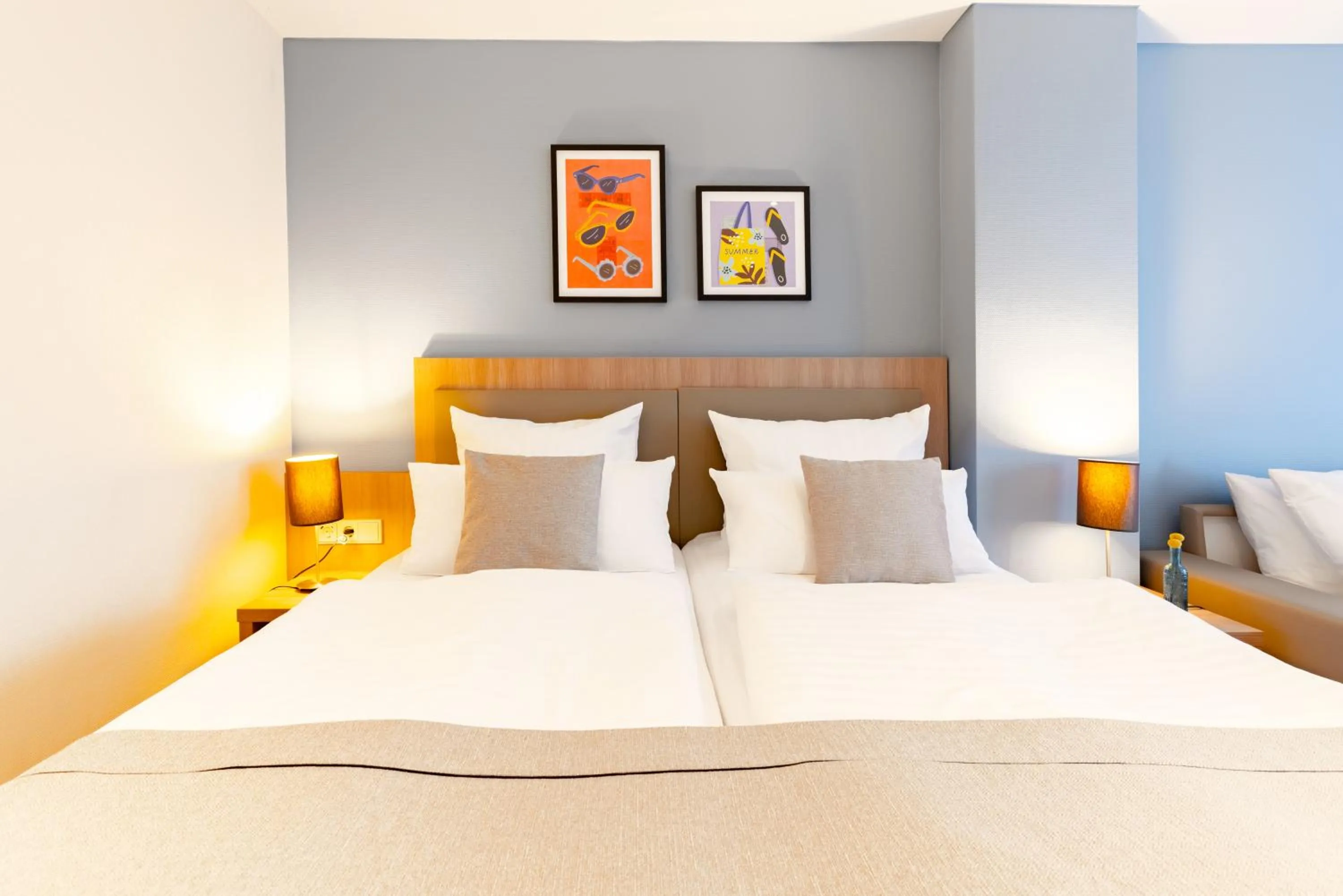 Bed in Garner Hotel Dusseldorf - Main Station by IHG