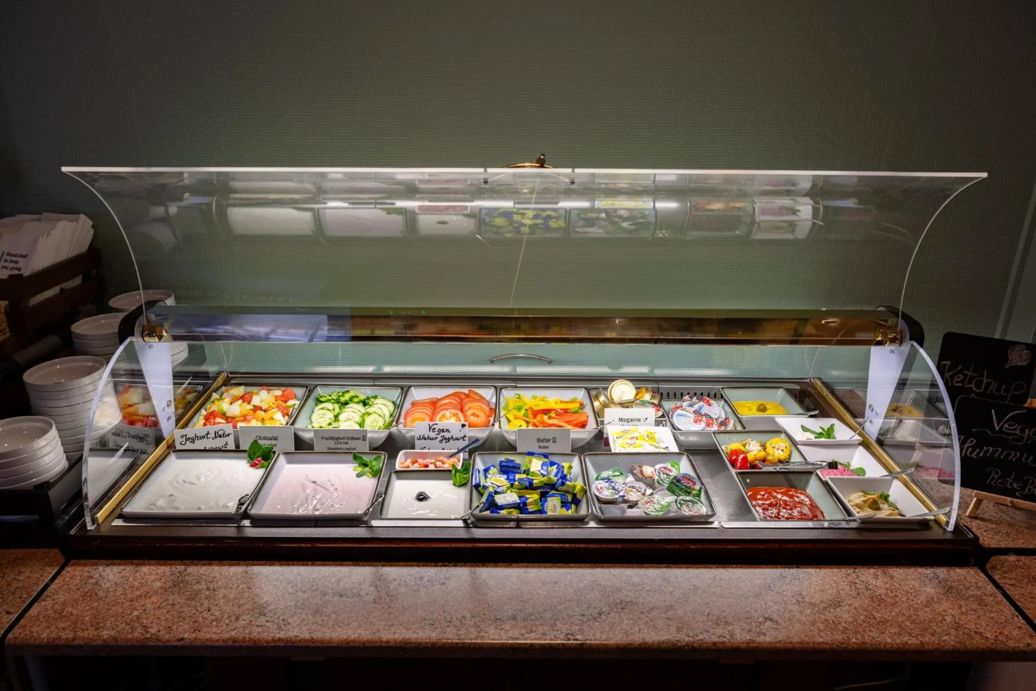 Breakfast in Garner Hotel Dusseldorf - Main Station by IHG