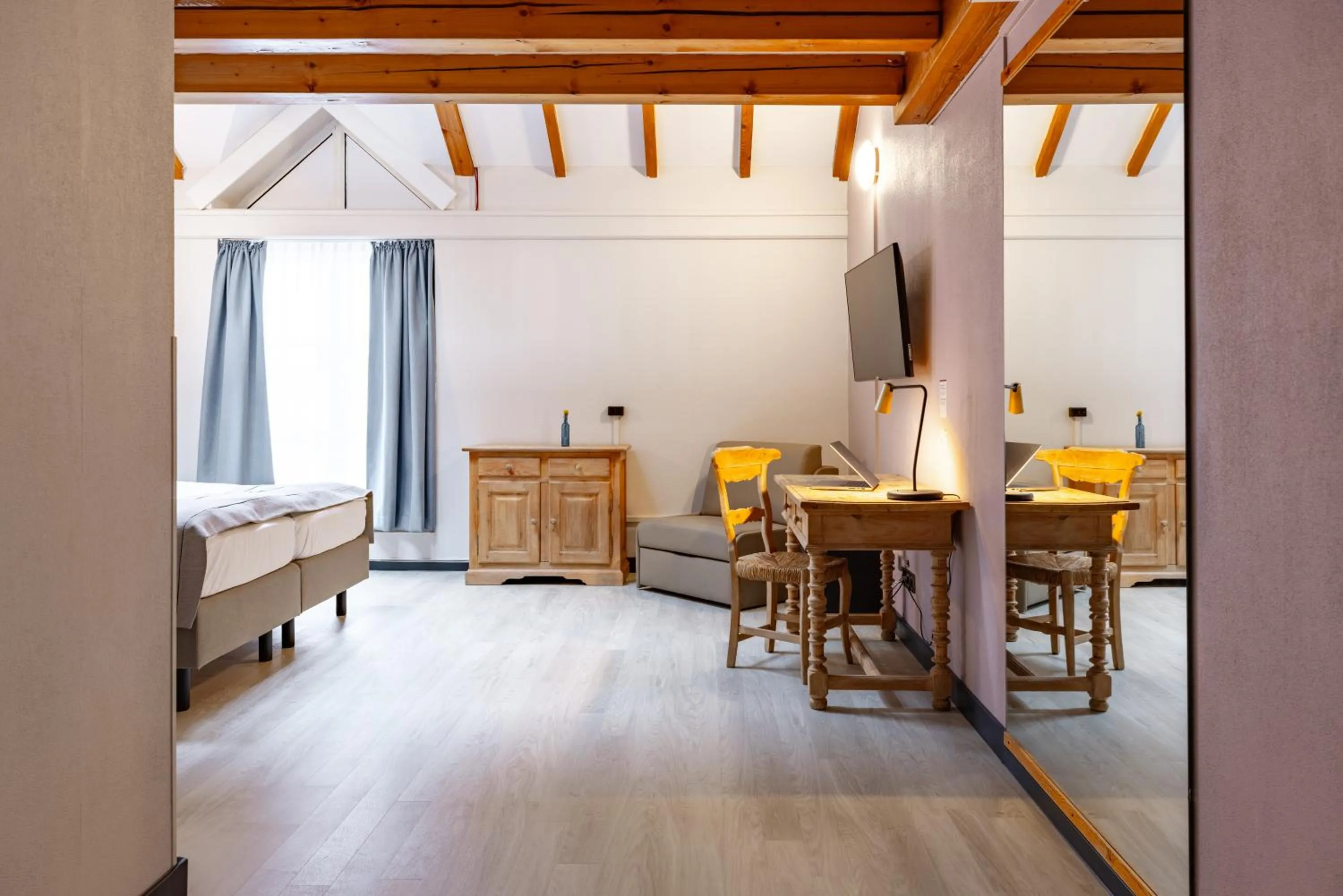 Photo of the whole room, Bed in Garner Hotel Dusseldorf - Main Station by IHG