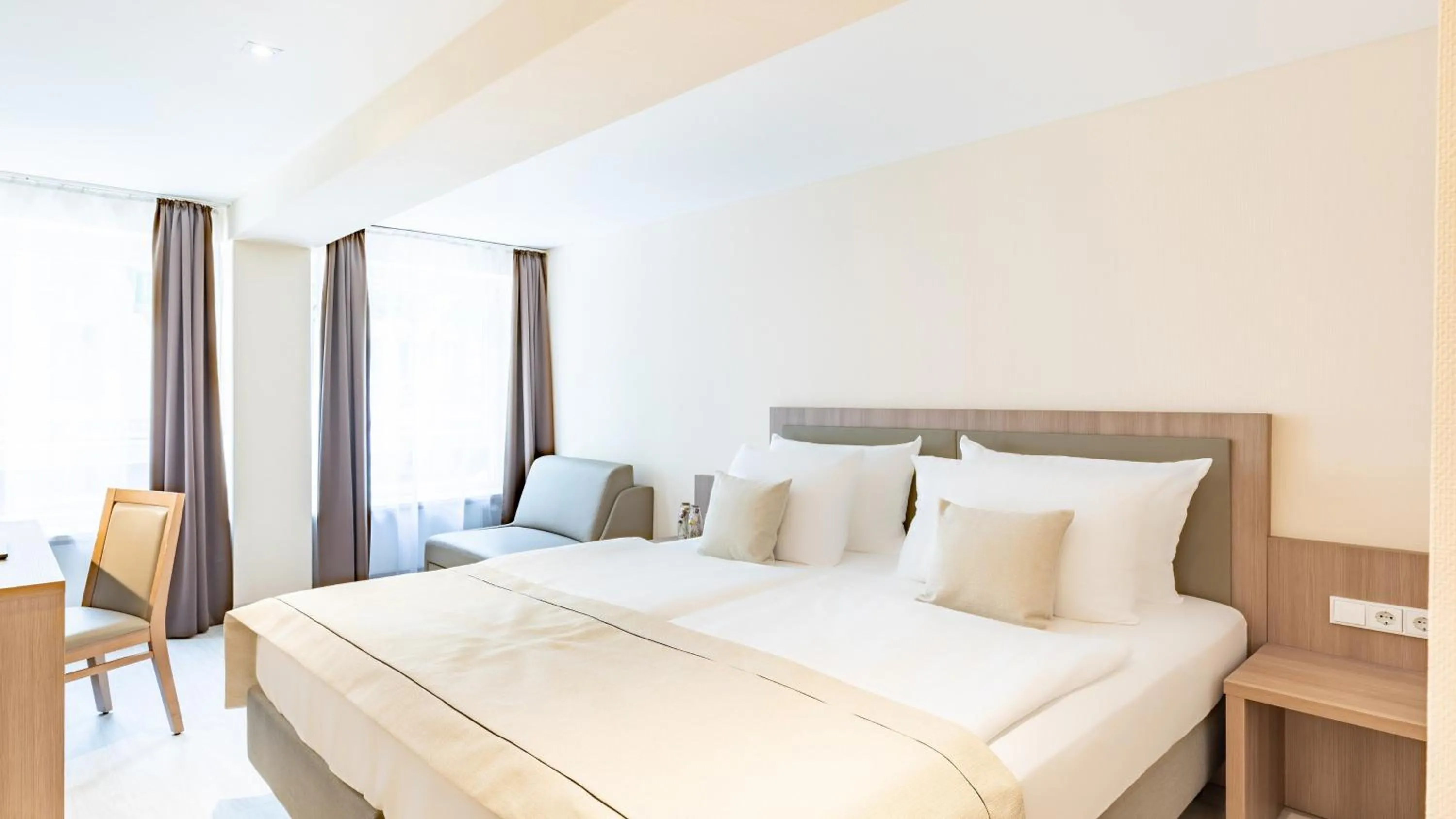 Photo of the whole room, Bed in Garner Hotel Dusseldorf - Main Station by IHG