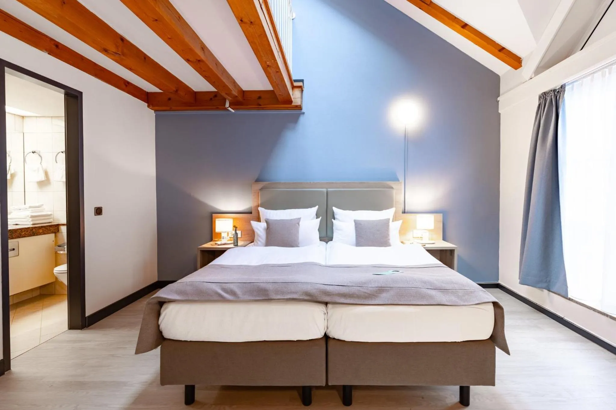 Photo of the whole room, Bed in Garner Hotel Dusseldorf - Main Station by IHG