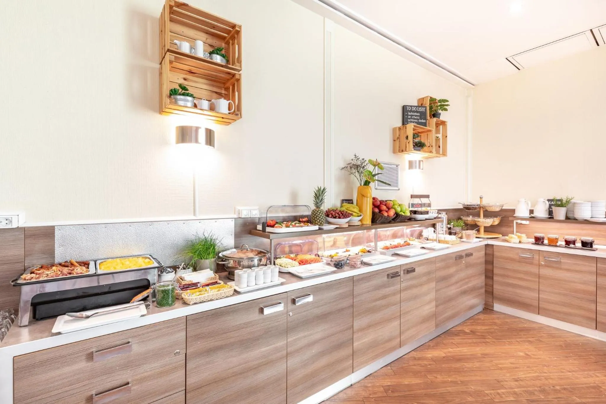 Restaurant/places to eat in Garner Hotel Dusseldorf - Main Station by IHG