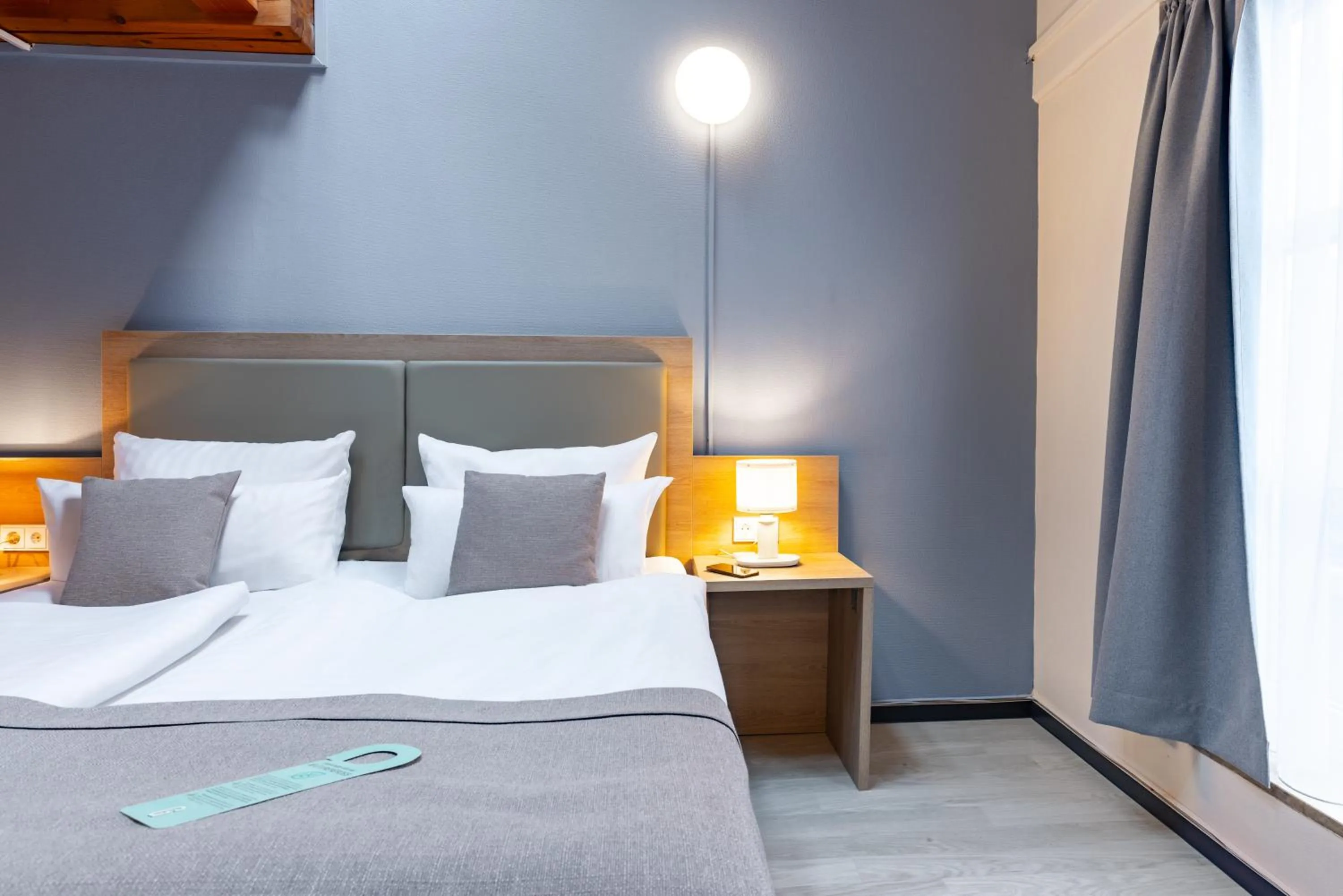 Bed in Garner Hotel Dusseldorf - Main Station by IHG