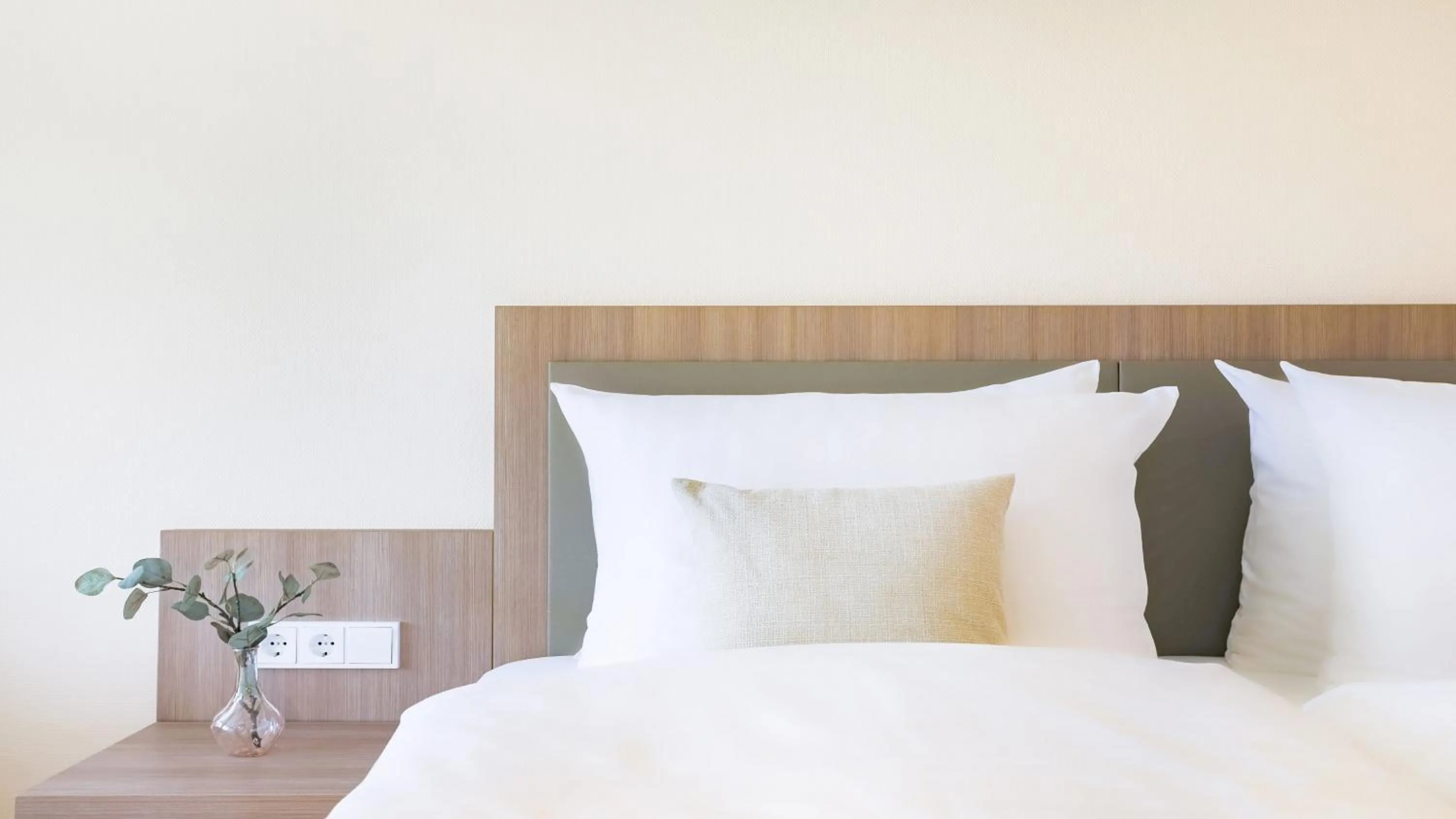 Photo of the whole room, Bed in Garner Hotel Dusseldorf - Main Station by IHG