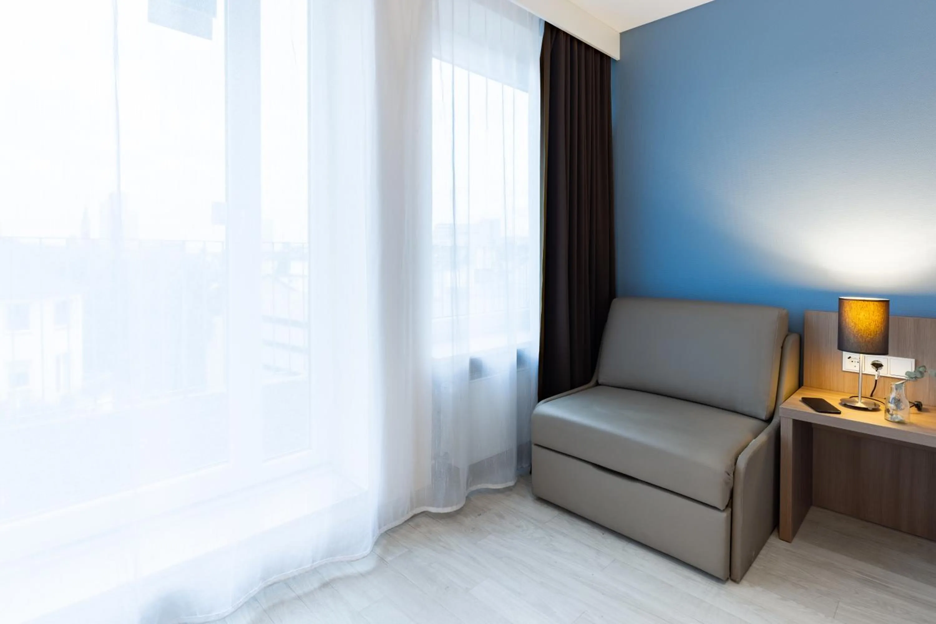 Seating area in Garner Hotel Dusseldorf - Main Station by IHG