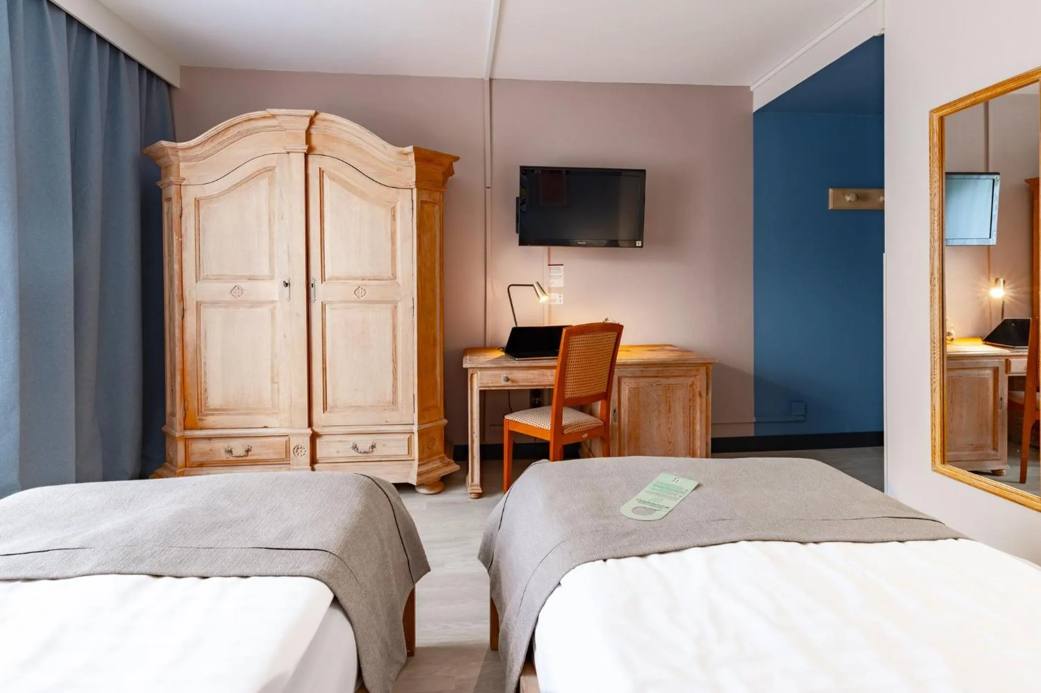 Photo of the whole room, Bed in Garner Hotel Dusseldorf - Main Station by IHG