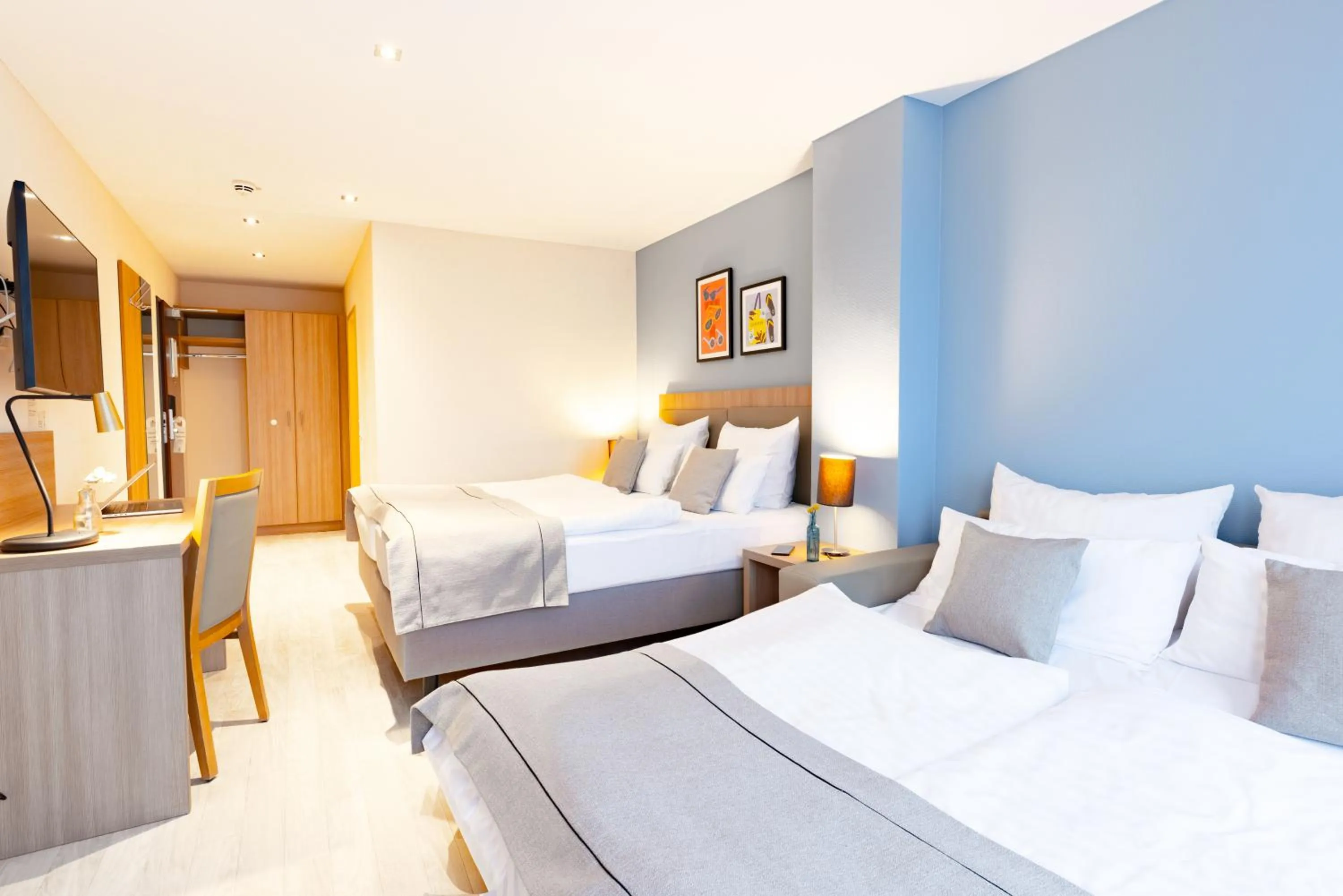 Bed in Garner Hotel Dusseldorf - Main Station by IHG