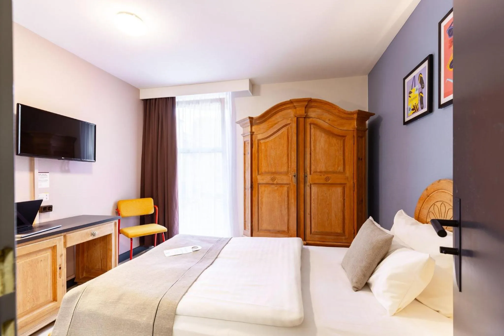 Photo of the whole room, Bed in Garner Hotel Dusseldorf - Main Station by IHG