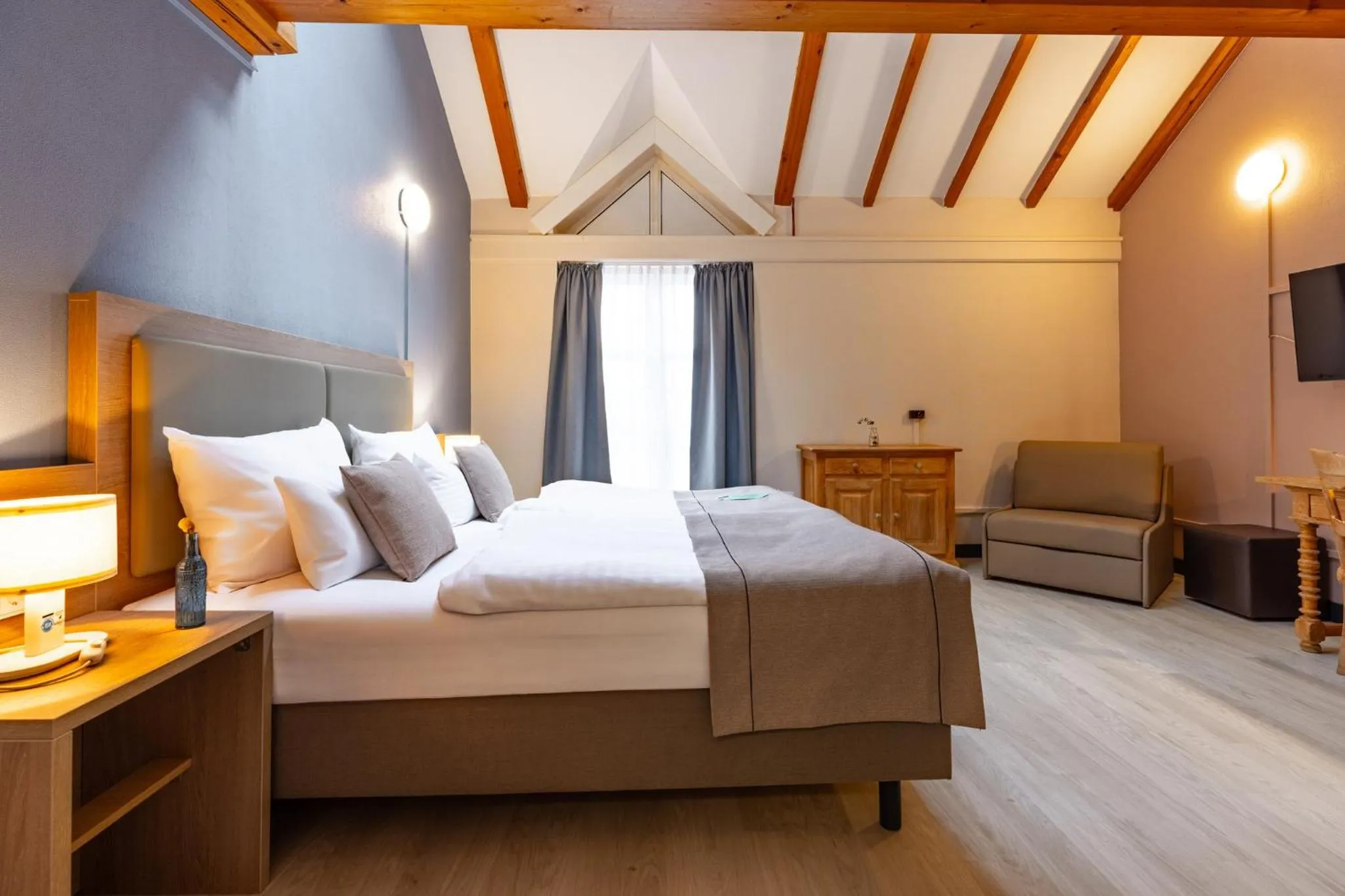 Photo of the whole room, Bed in Garner Hotel Dusseldorf - Main Station by IHG