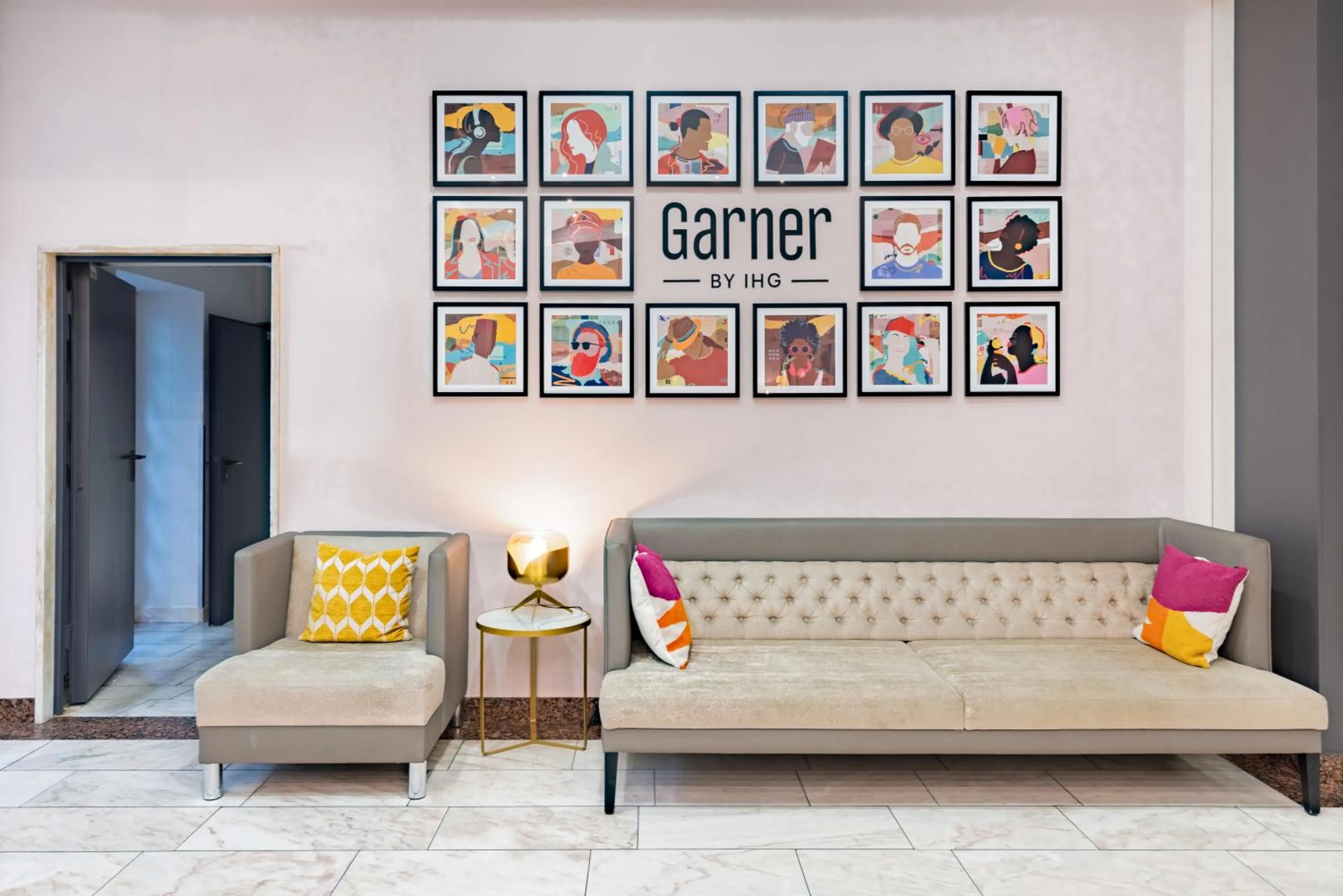 Lobby or reception in Garner Hotel Dusseldorf - Main Station by IHG