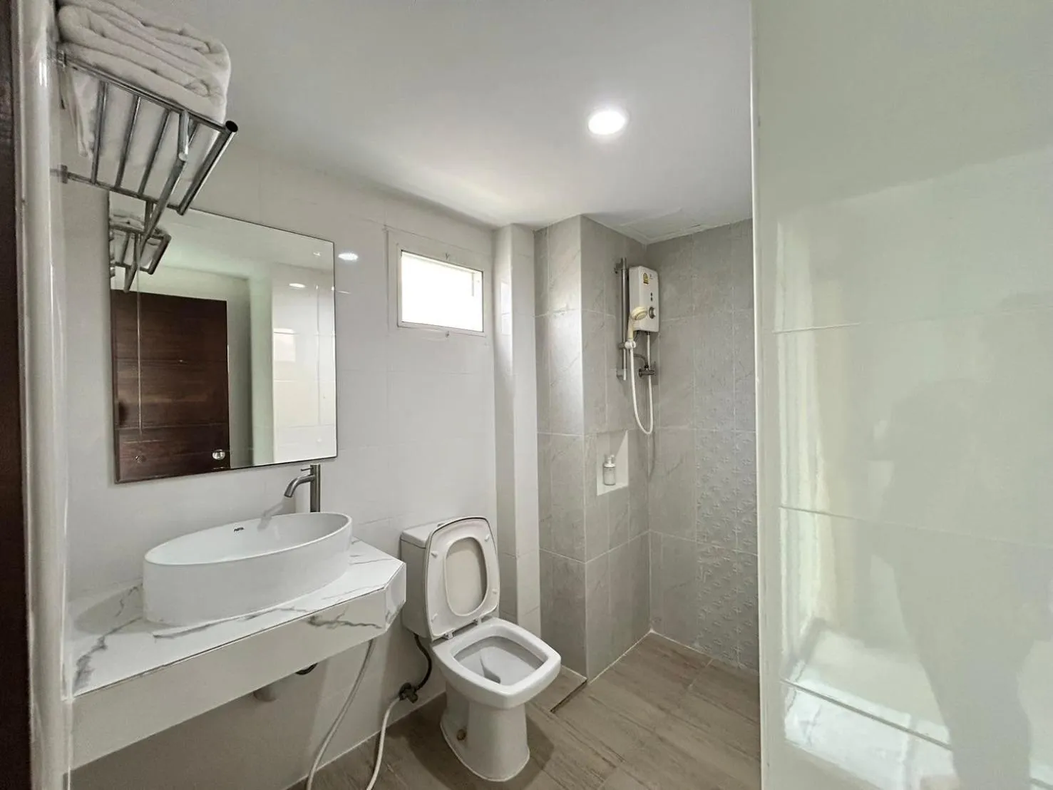 Shower in DD Boutique Resort