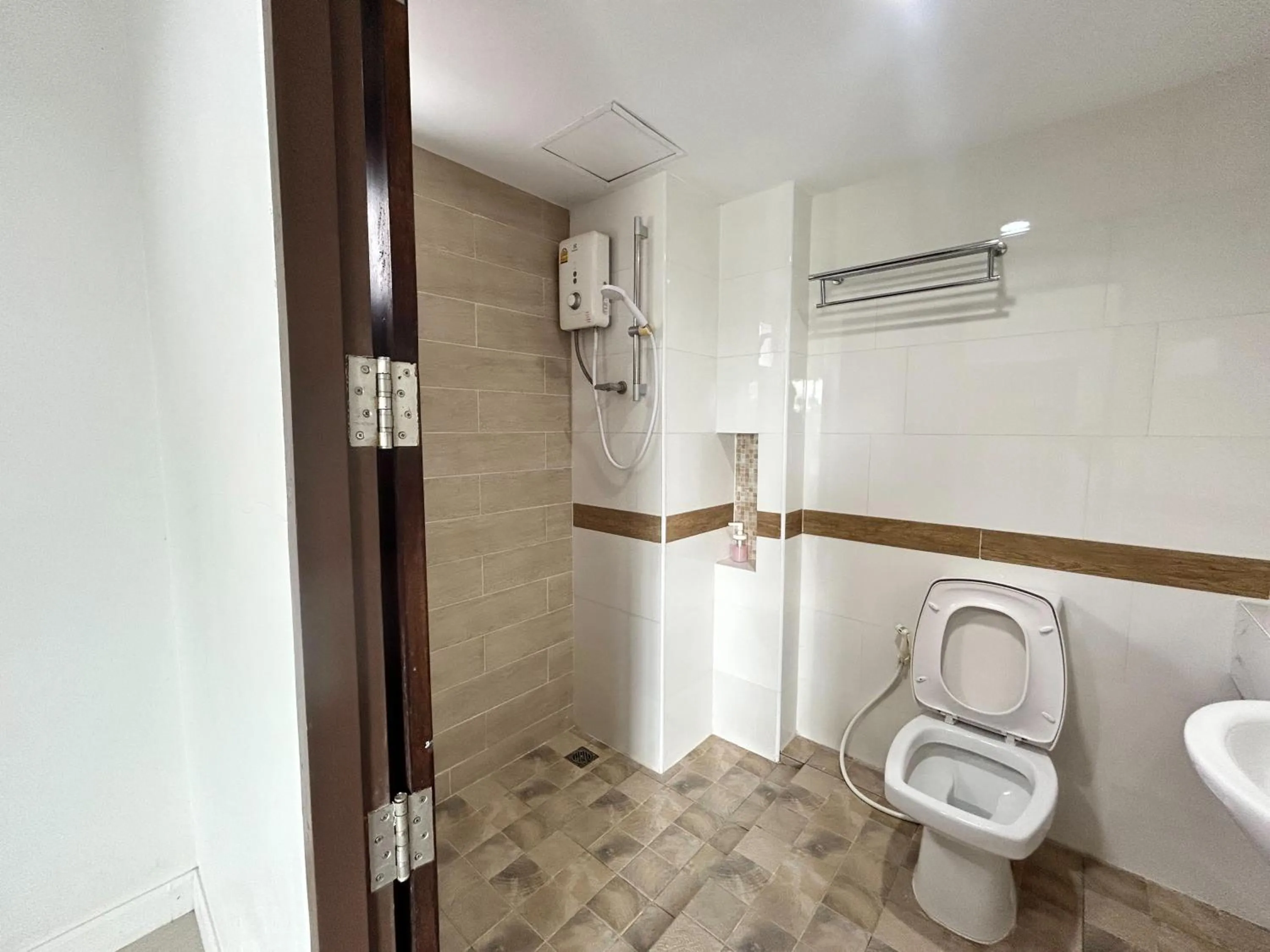 Toilet in DD Boutique Resort