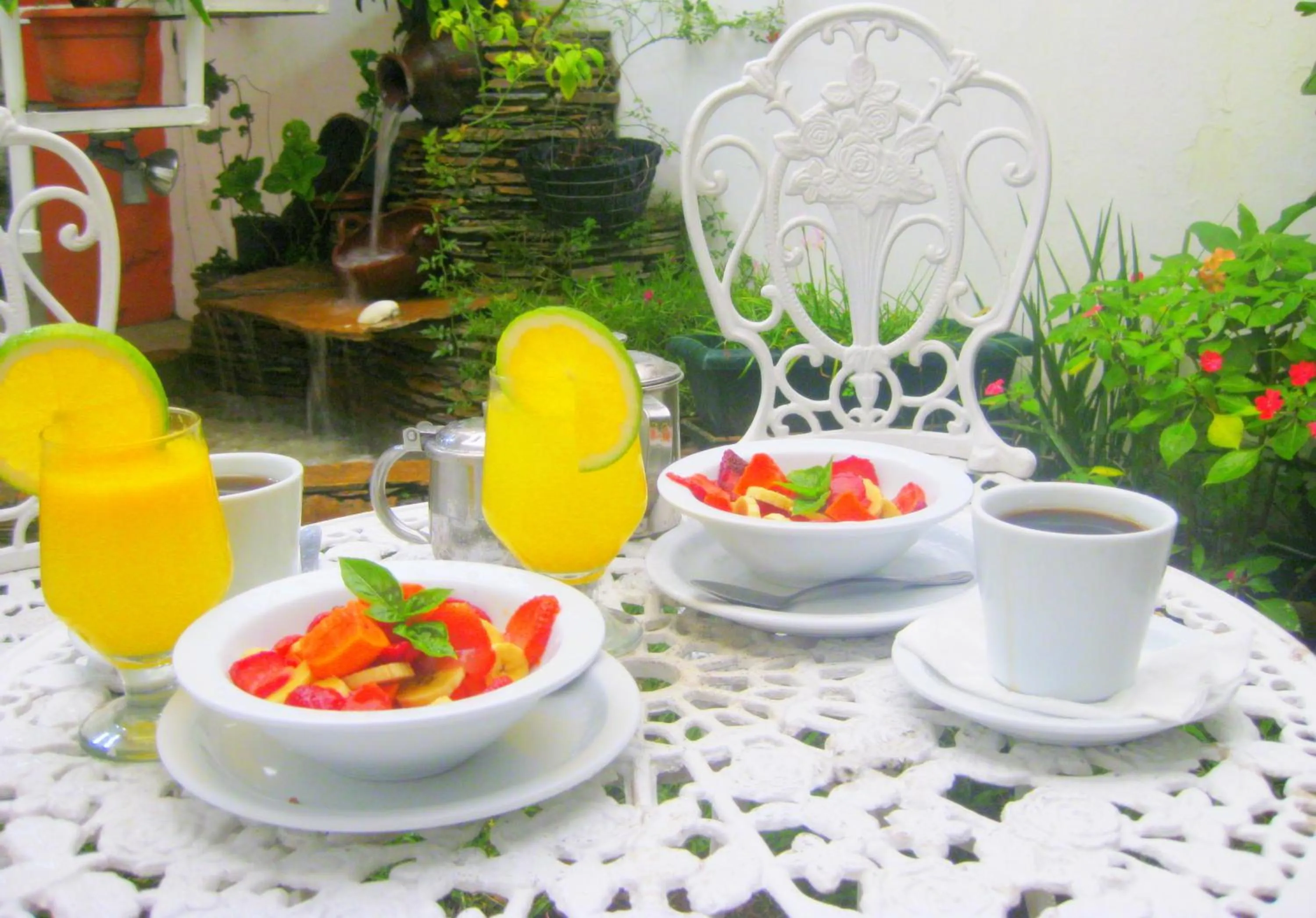 Restaurant/places to eat in Hotel Tazumal House