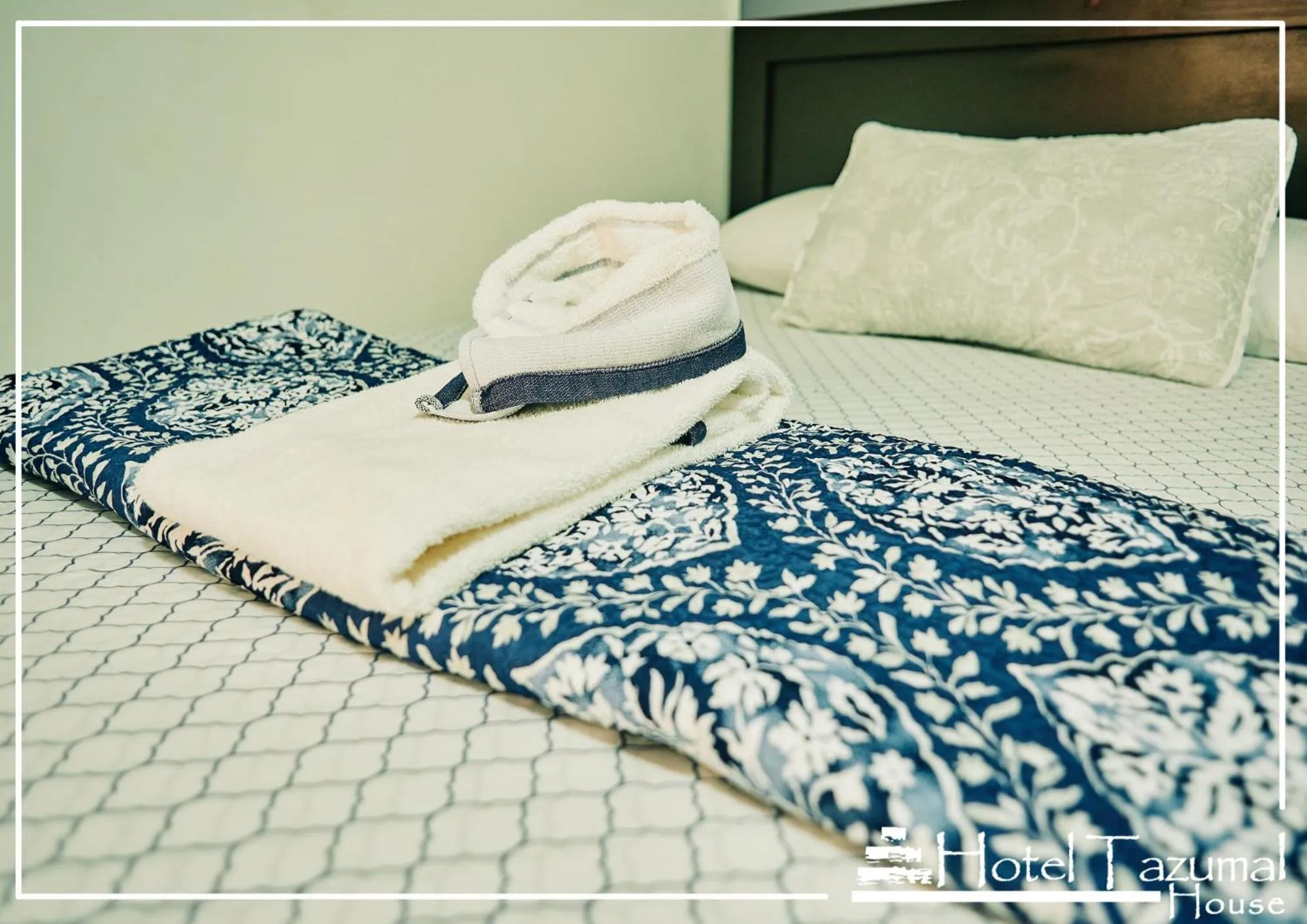 Bed in Hotel Tazumal House