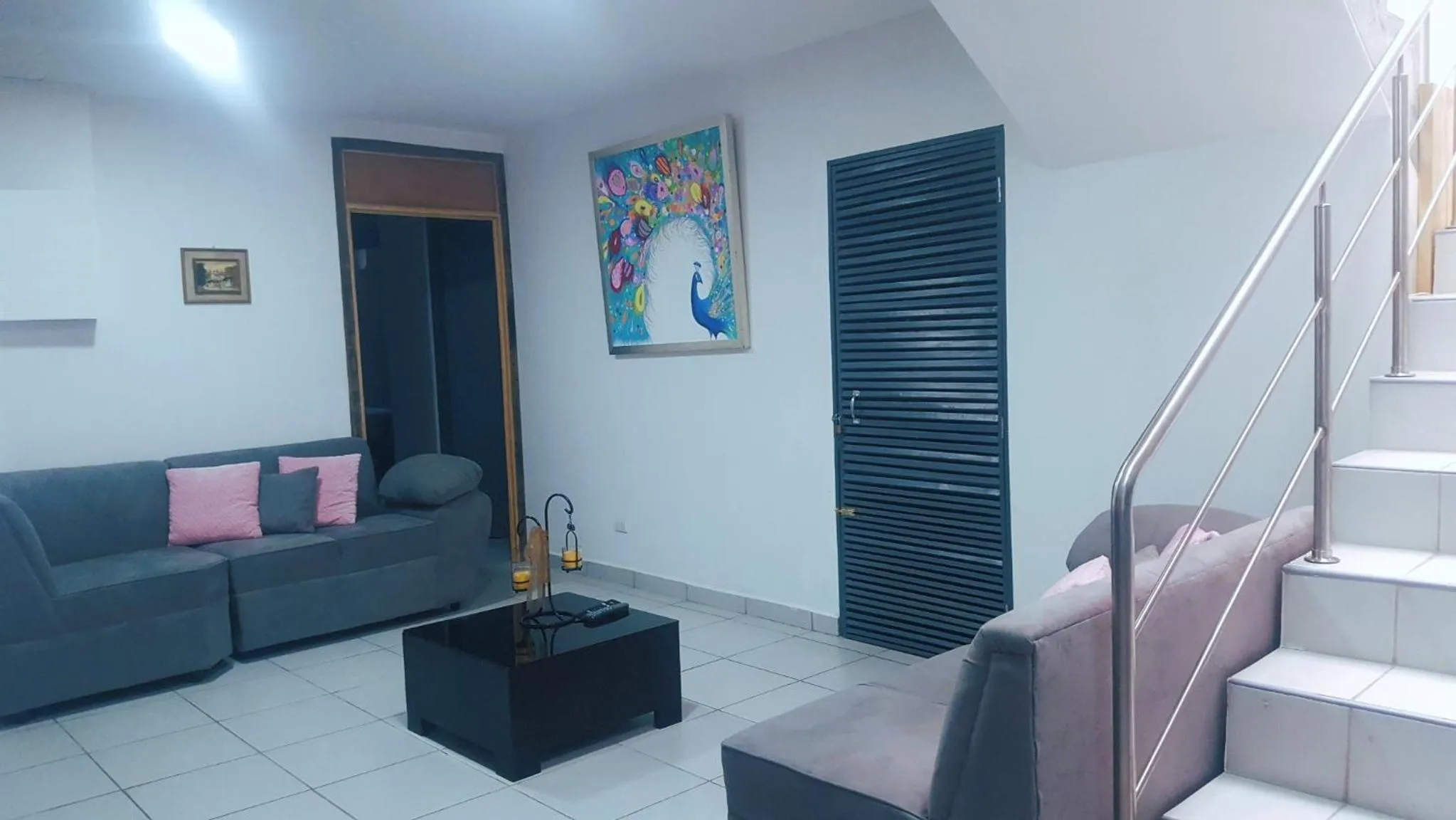 Communal lounge/ TV room in Hotel Tazumal House