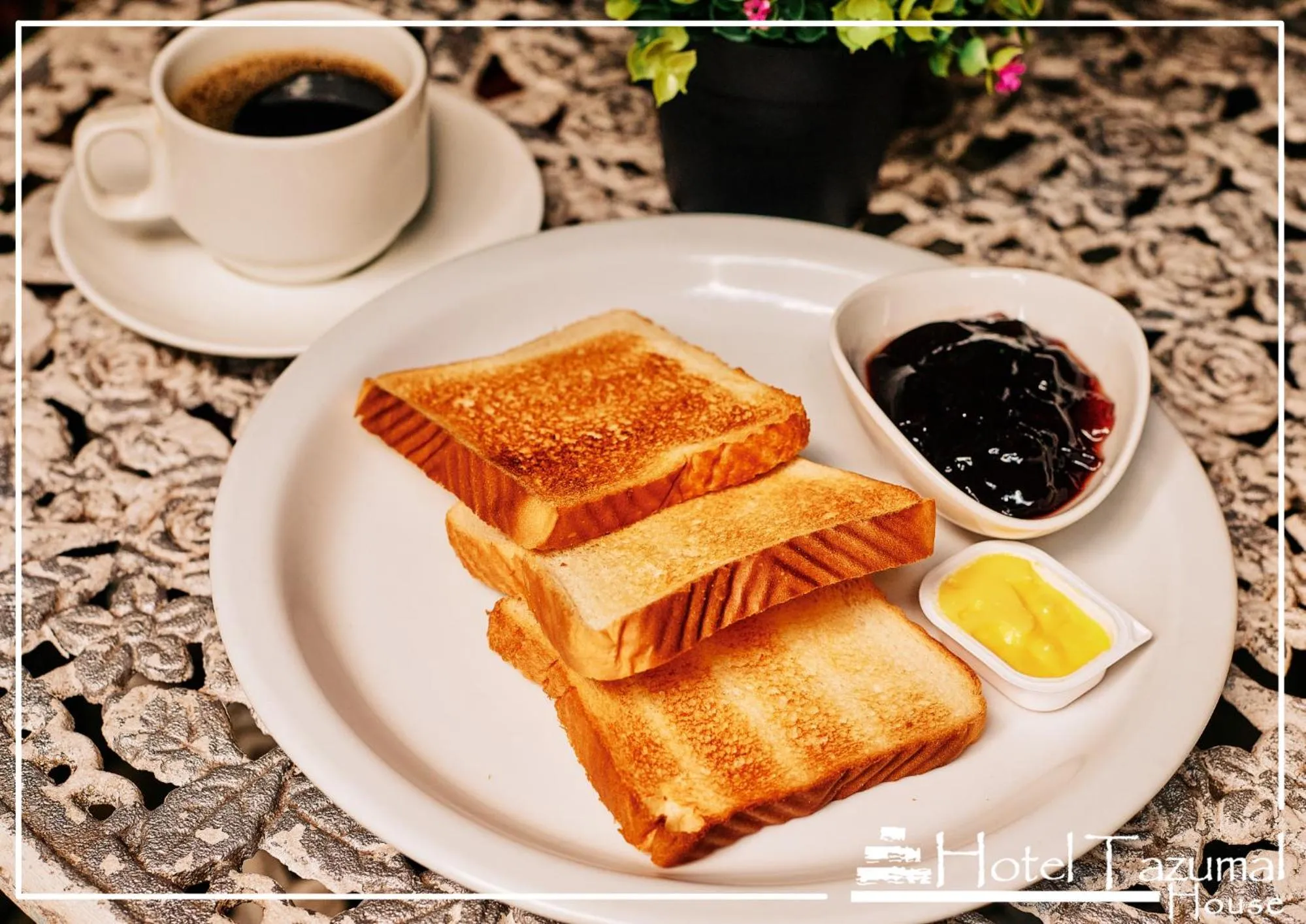 Food and drinks in Hotel Tazumal House