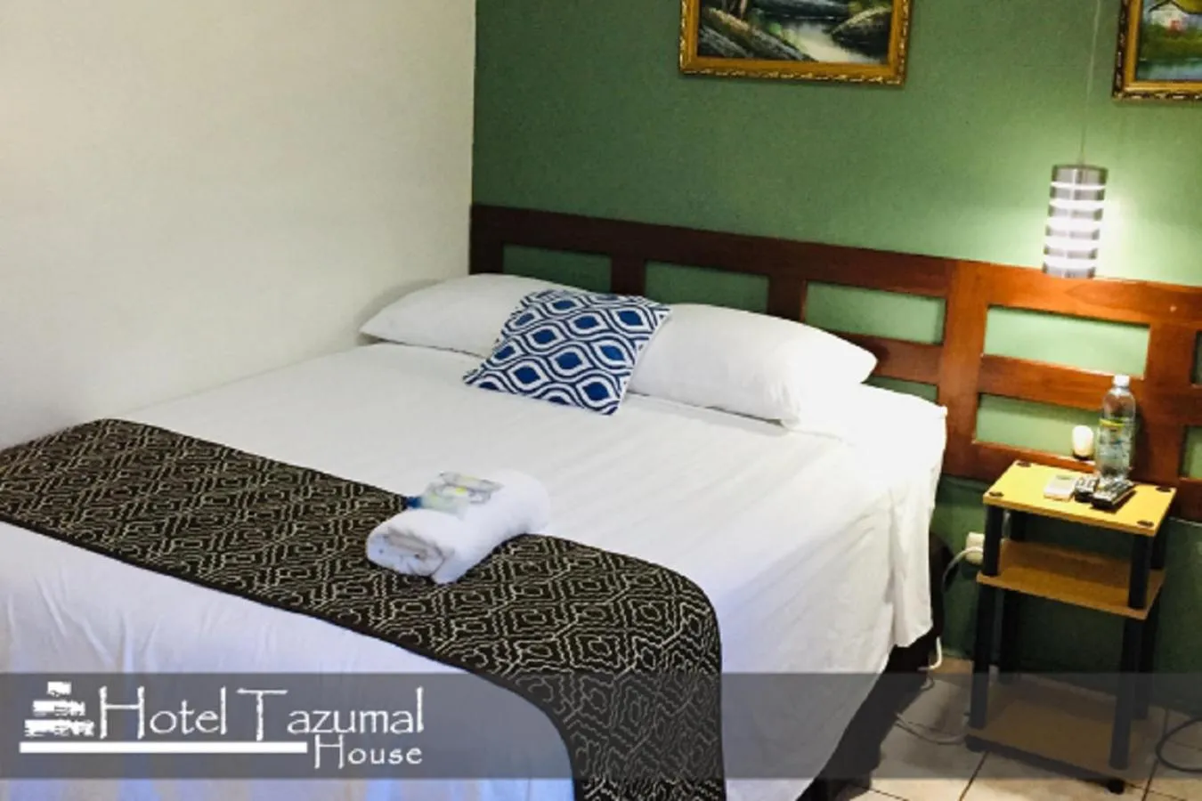 Bed in Hotel Tazumal House