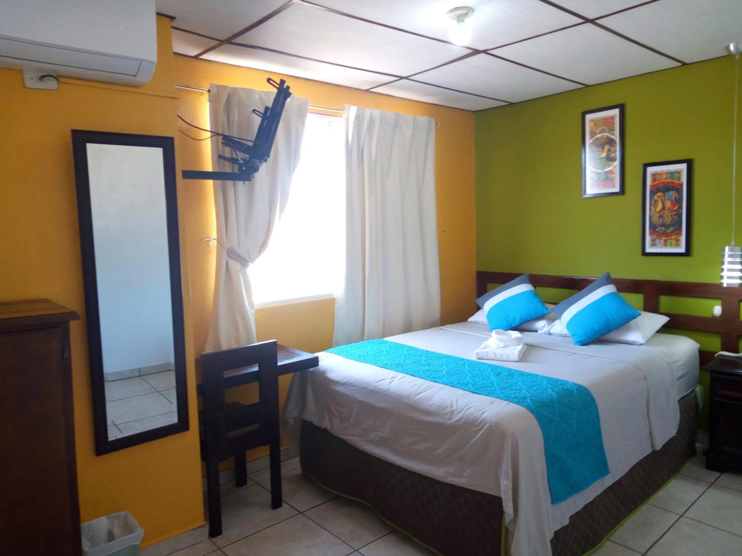 Photo of the whole room, Bed in Hotel Tazumal House