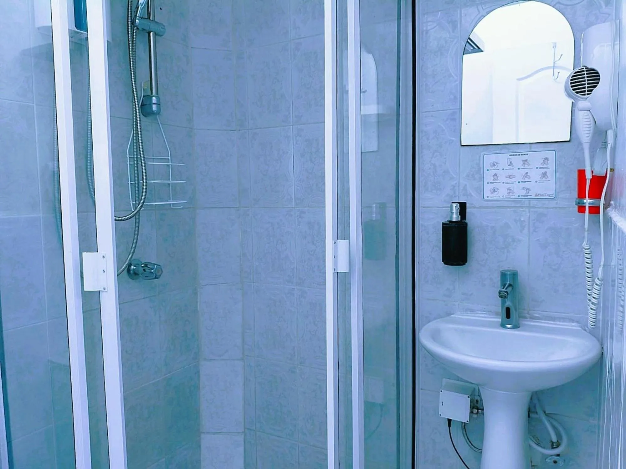 Shower in Hotel Tazumal House