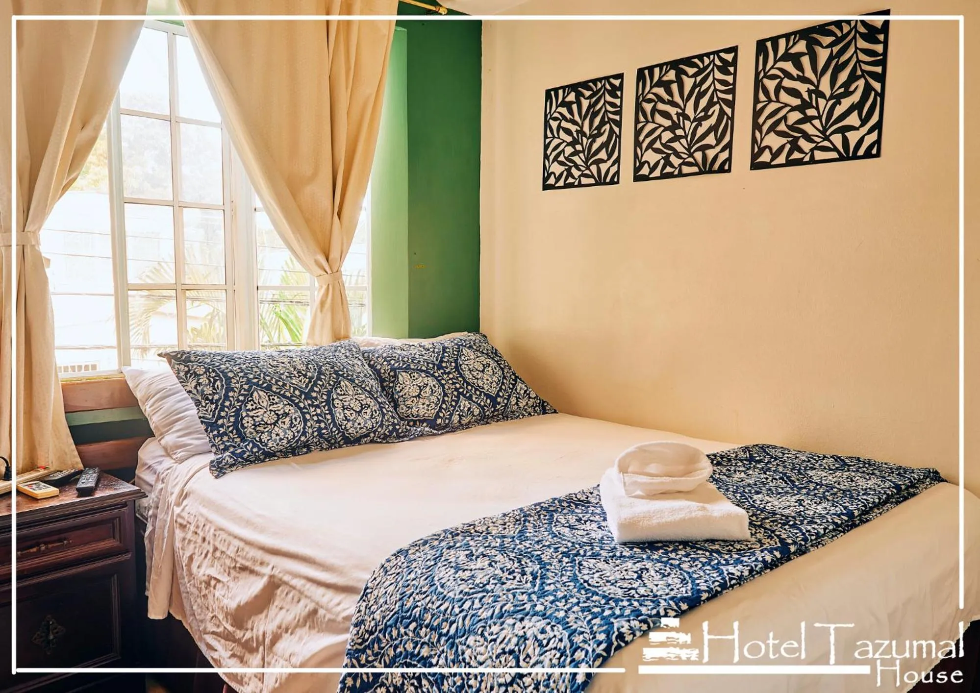 Bed in Hotel Tazumal House