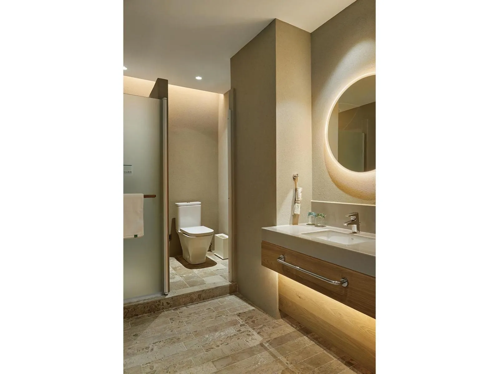 Bathroom in EBO Hotel Hangzhou Wulin - 5 mins drive to the West Lake