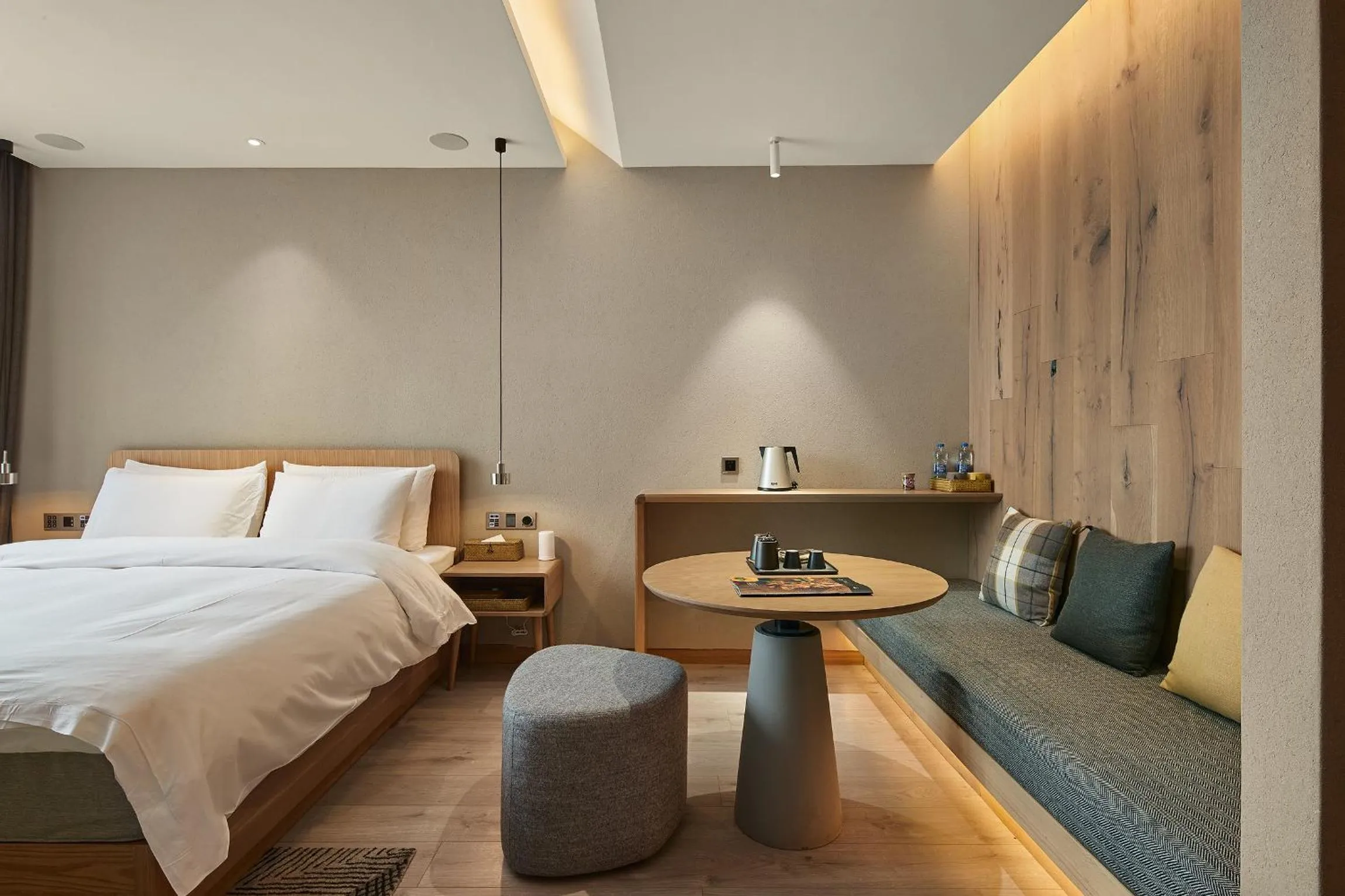 Bed in EBO Hotel Hangzhou Wulin - 5 mins drive to the West Lake