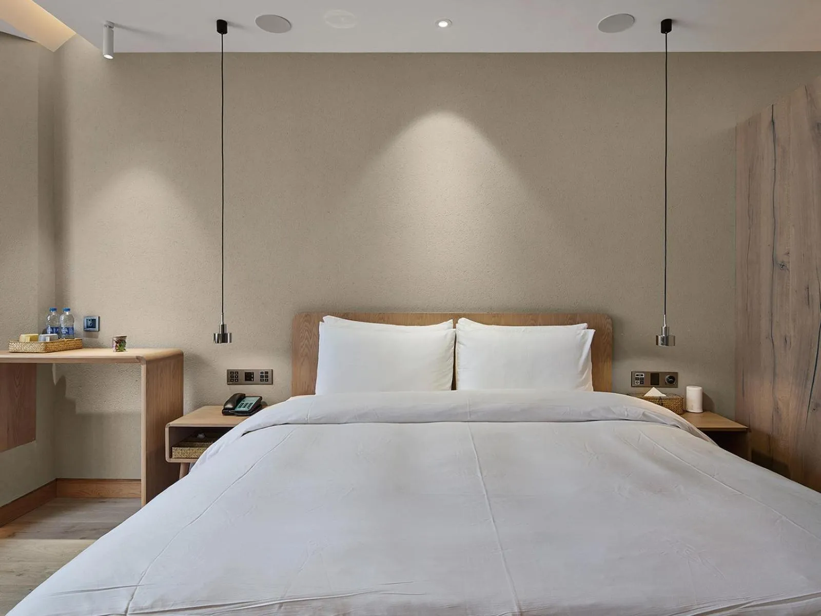 Photo of the whole room, Bed in EBO Hotel Hangzhou Wulin - 5 mins drive to the West Lake