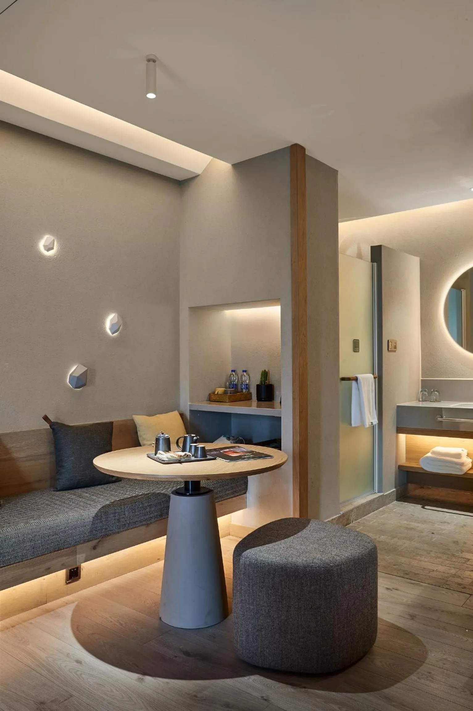 Living room in EBO Hotel Hangzhou Wulin - 5 mins drive to the West Lake