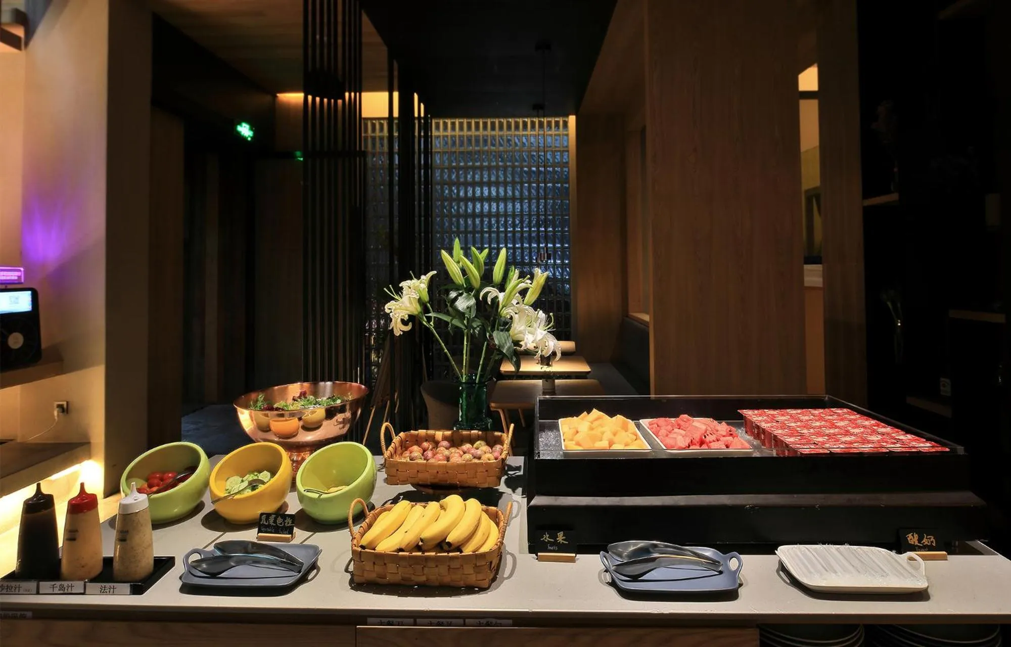 Restaurant/places to eat in EBO Hotel Hangzhou Wulin - 5 mins drive to the West Lake