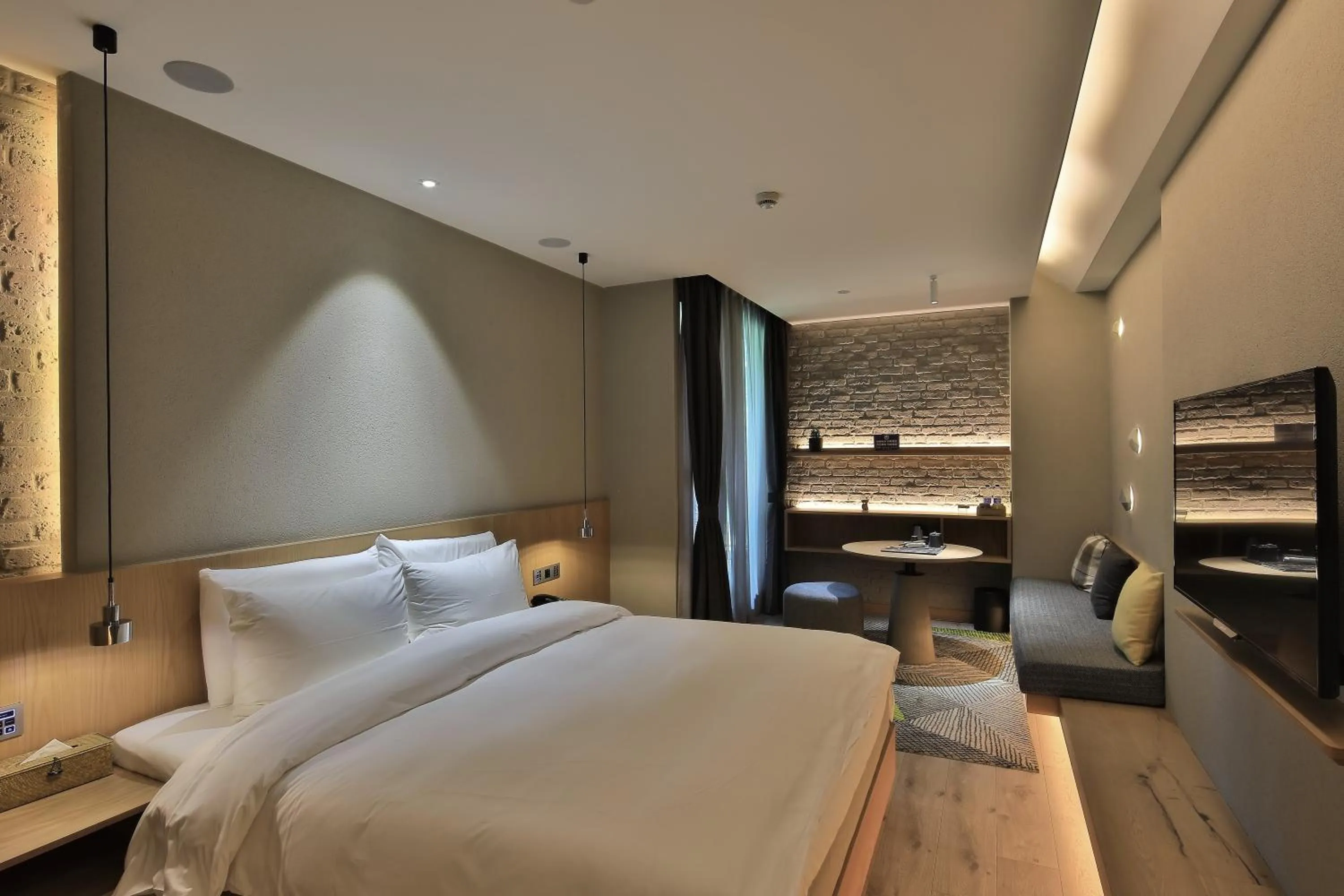 Bed in EBO Hotel Hangzhou Wulin - 5 mins drive to the West Lake