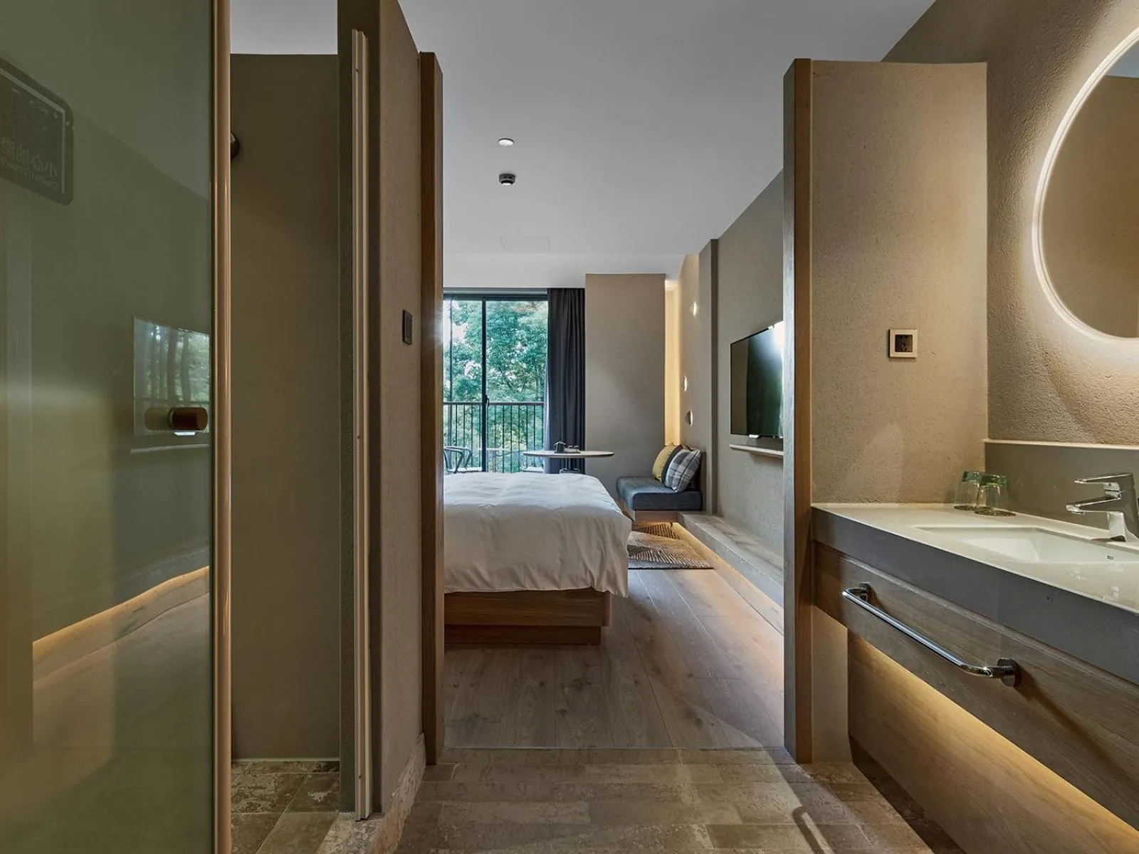 Photo of the whole room, Bed in EBO Hotel Hangzhou Wulin - 5 mins drive to the West Lake