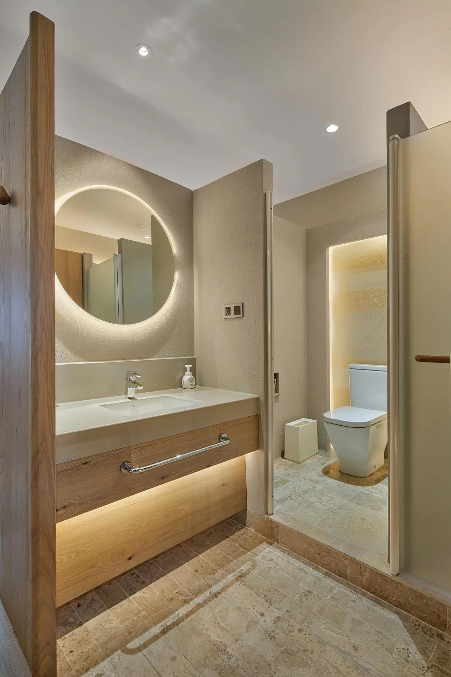 Shower in EBO Hotel Hangzhou Wulin - 5 mins drive to the West Lake