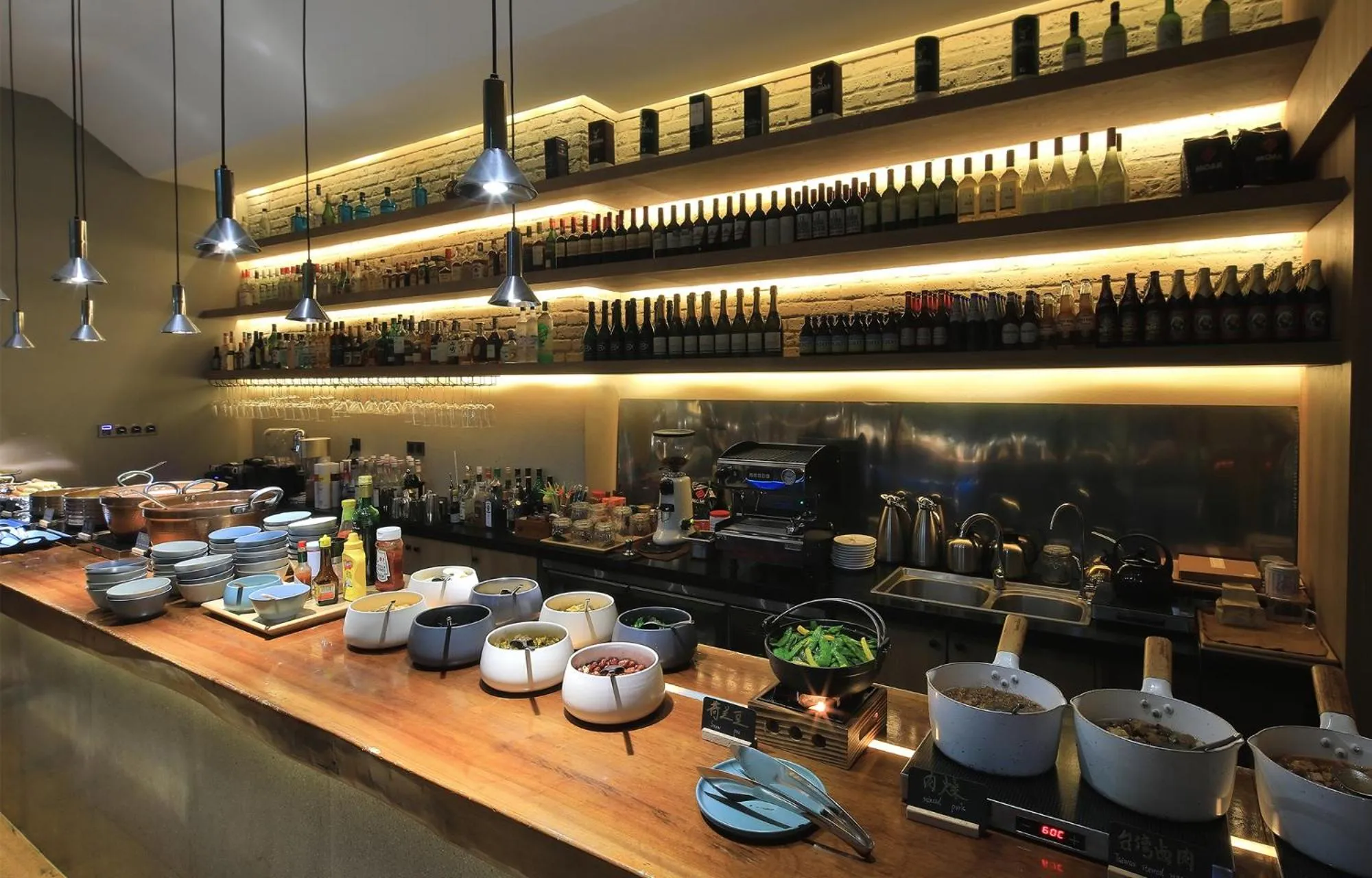 Restaurant/places to eat in EBO Hotel Hangzhou Wulin - 5 mins drive to the West Lake