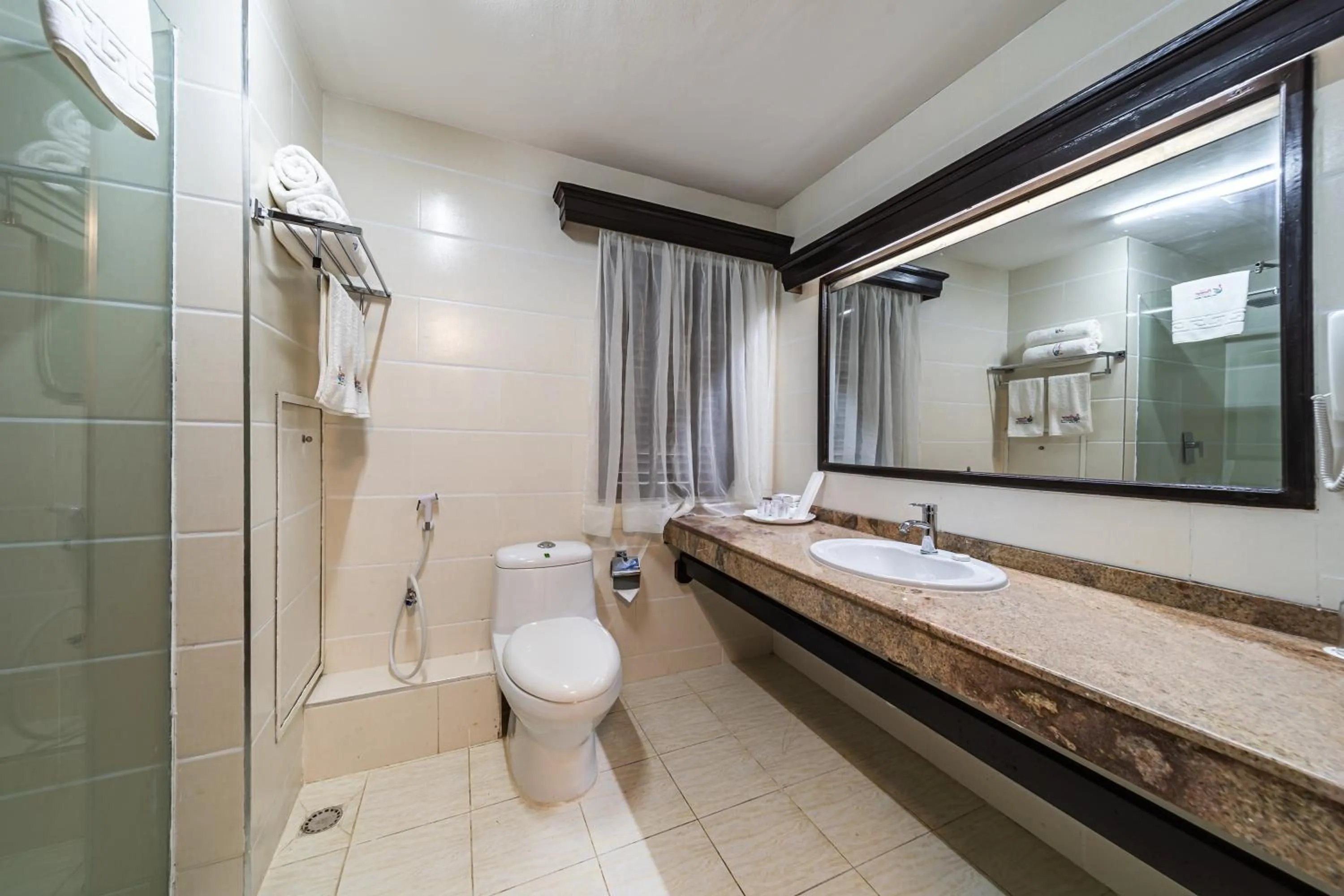 Shower in PrideInn Flamingo Beach Resort & Spa Mombasa