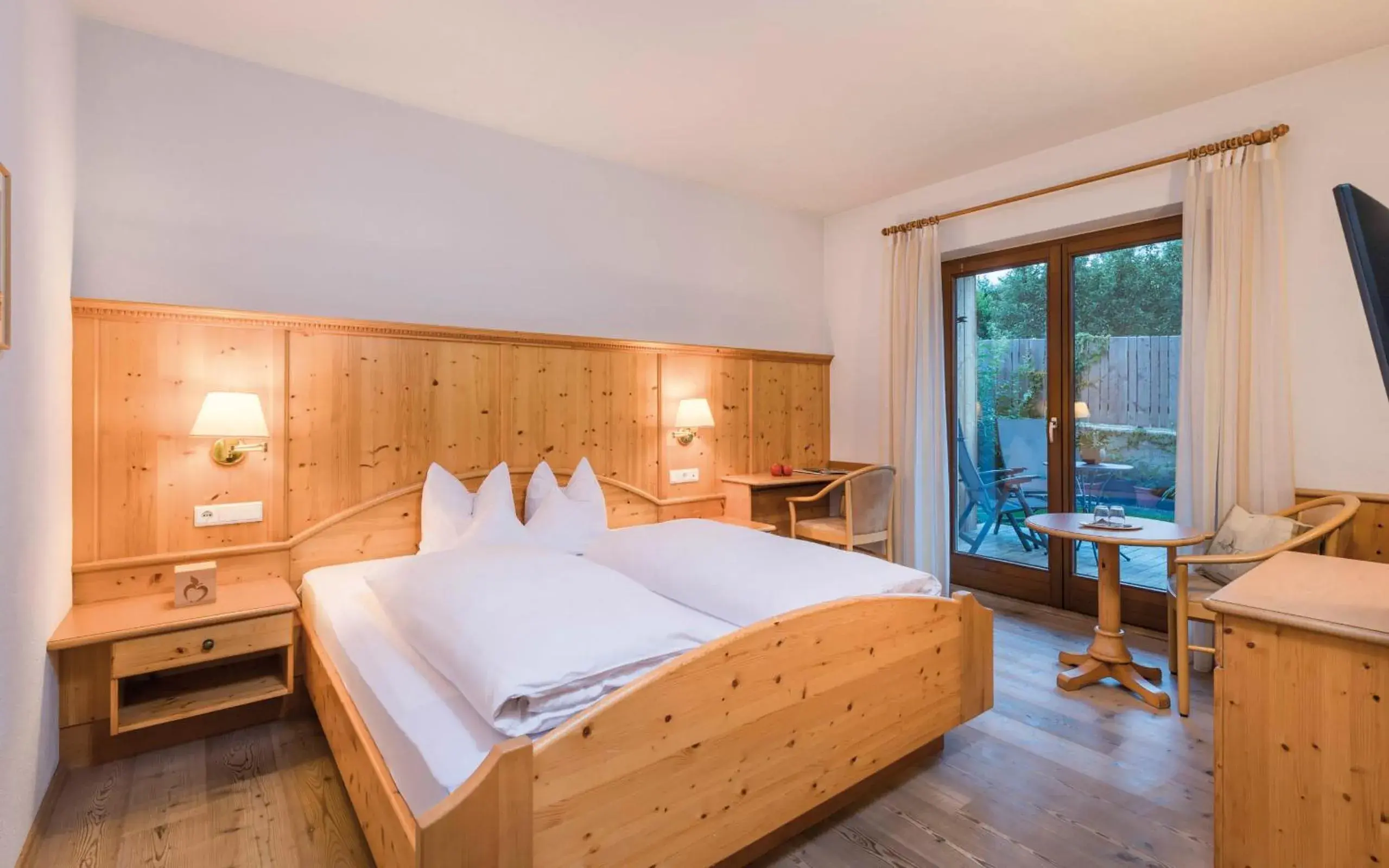 Double Room with Balcony in Hotel Jonathan Double Room with Balcony in Hotel Jonathan