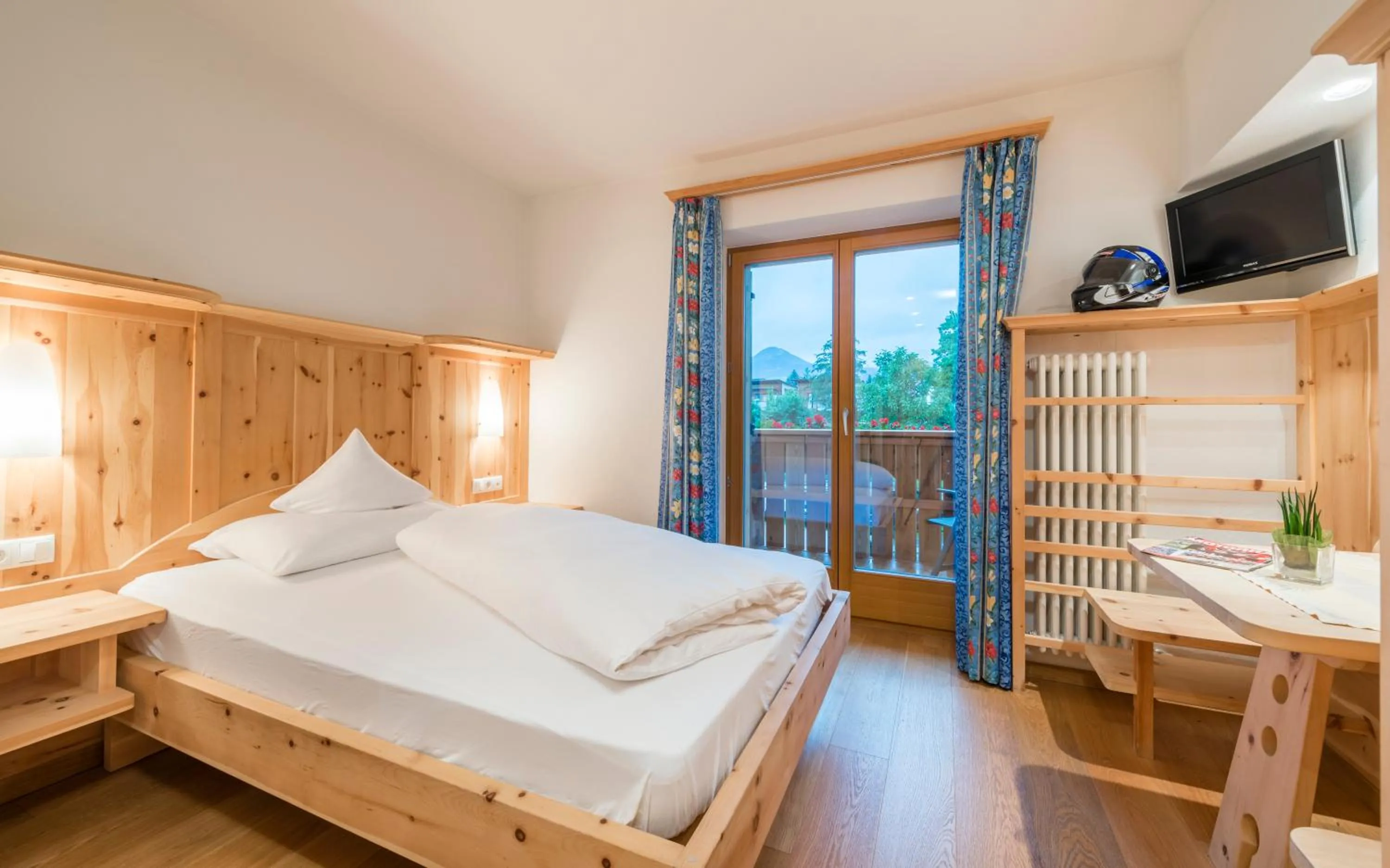 Photo of the whole room, Bed in Hotel Jonathan