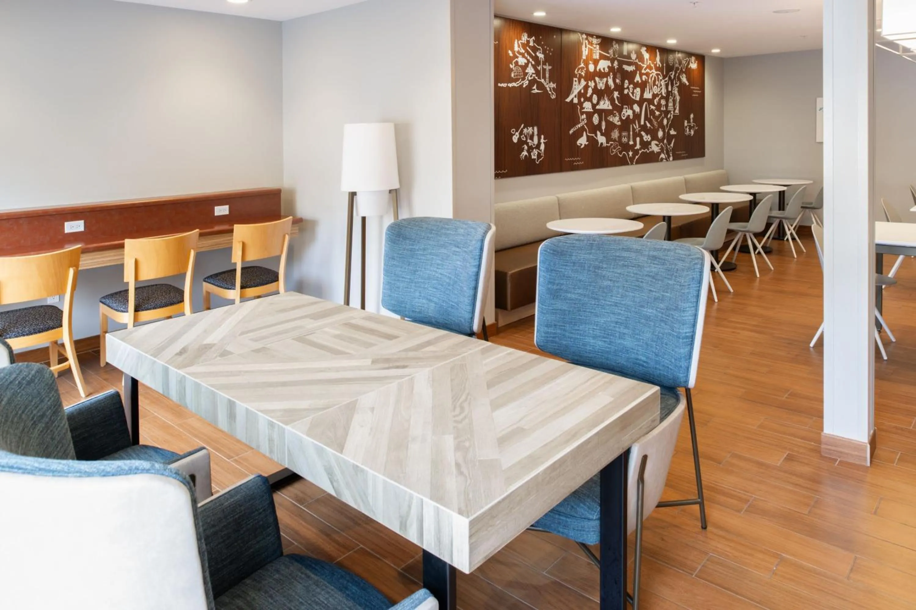 Restaurant/places to eat in TownePlace Suites by Marriott Olympia
