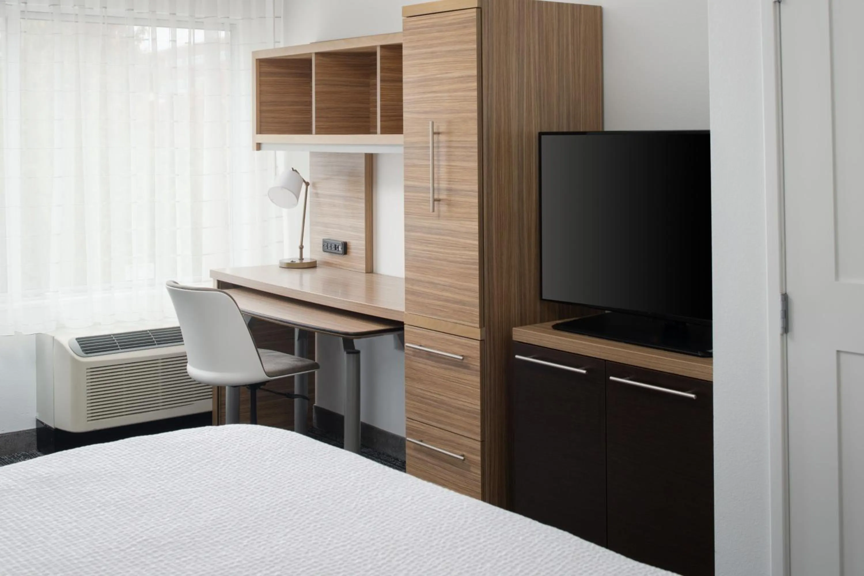 Photo of the whole room, Bed in TownePlace Suites by Marriott Olympia