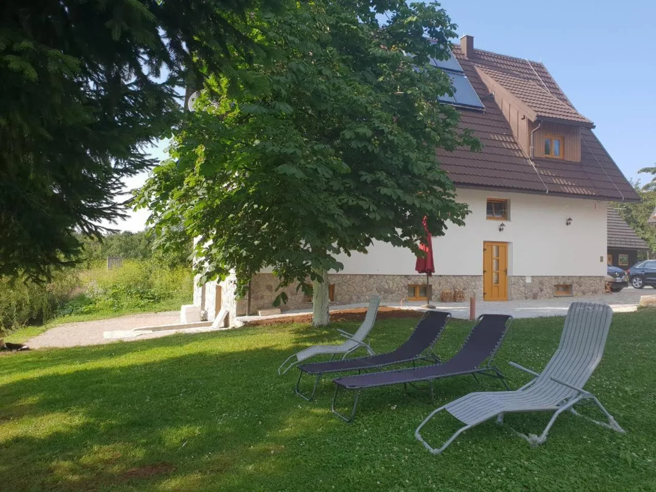 Garden in Rustic Inn River