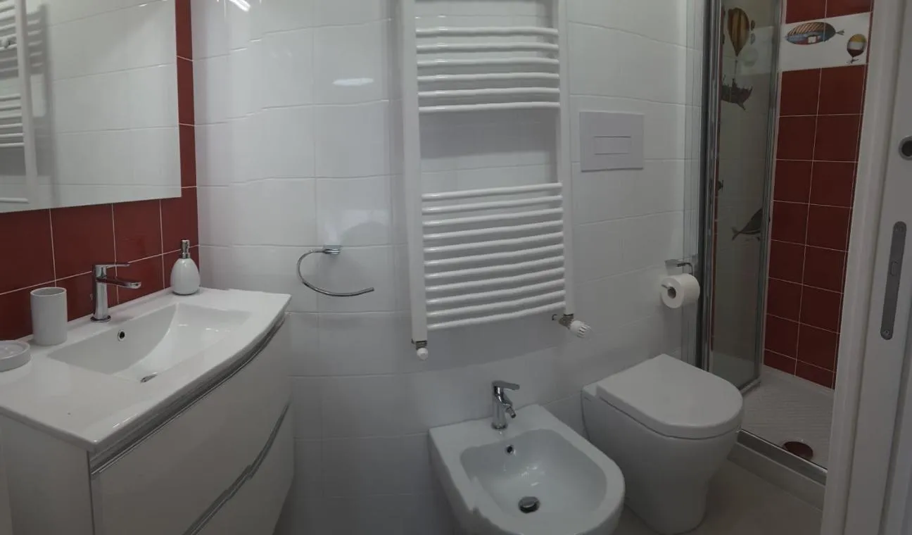 Shower in Casa Dell'Artista 2