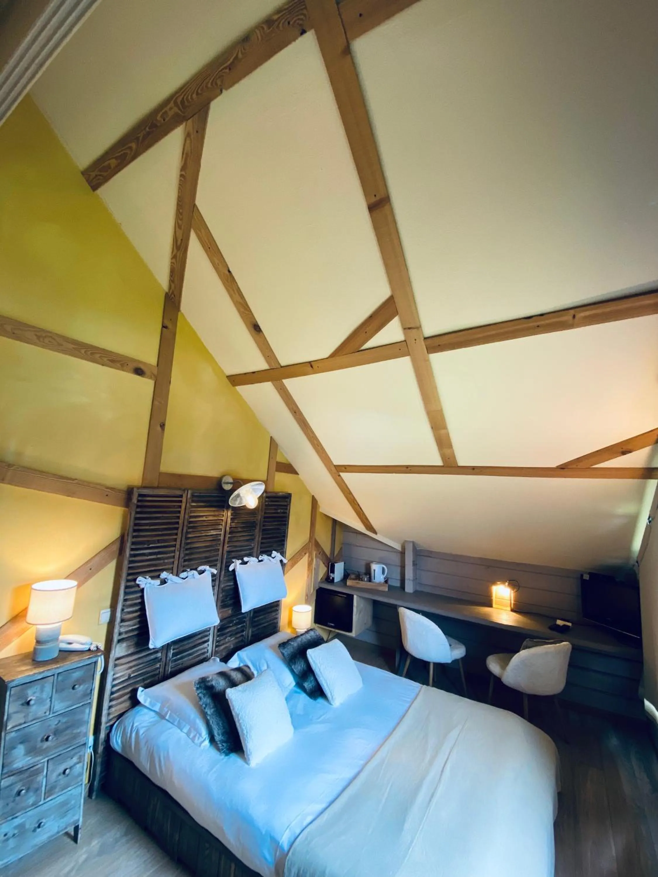 Photo of the whole room, Bed in Le Chalet d'Etienne