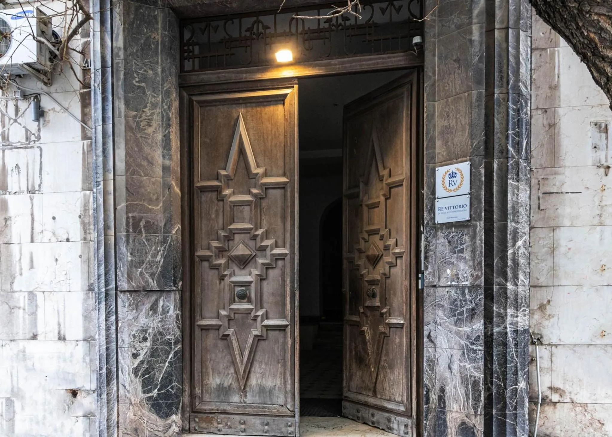 Property building in Re Vittorio De Luxe