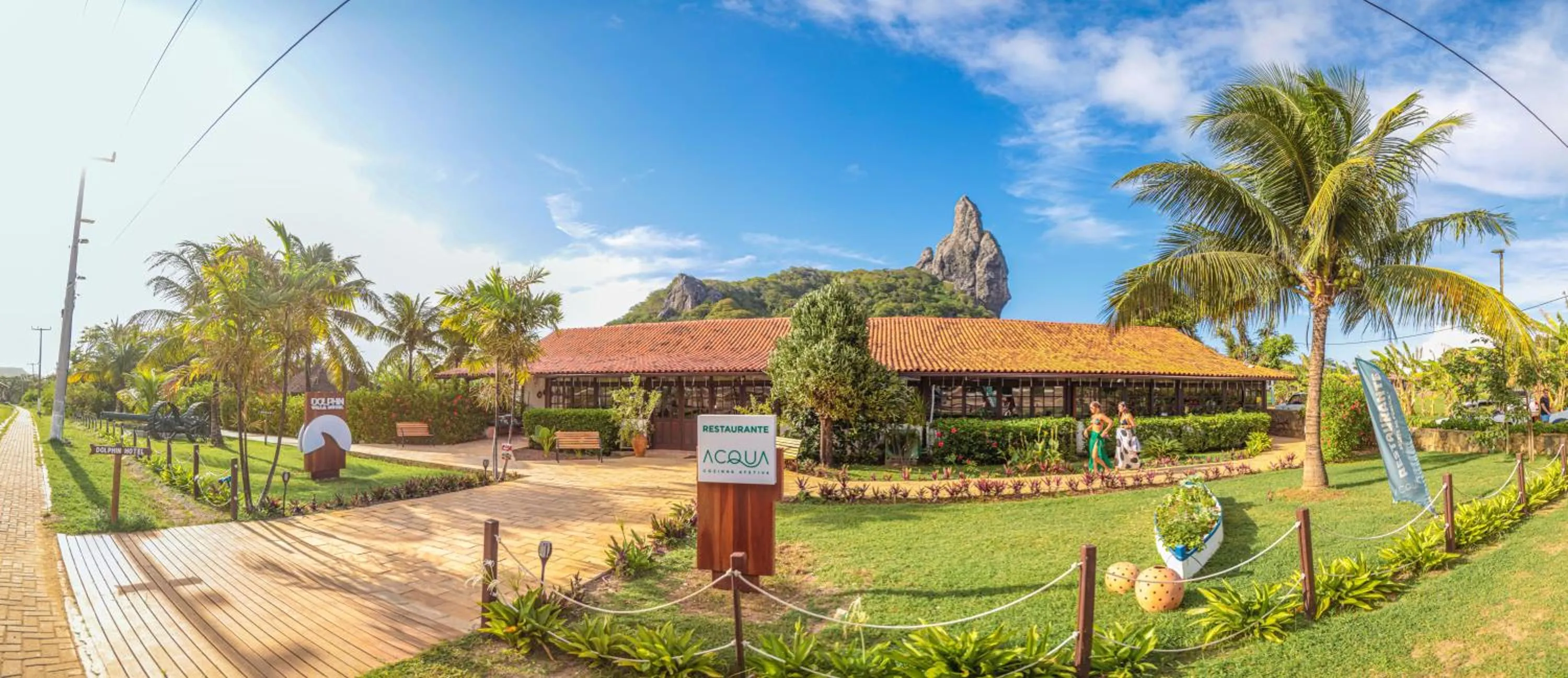 Facade/entrance in Dolphin Hotel