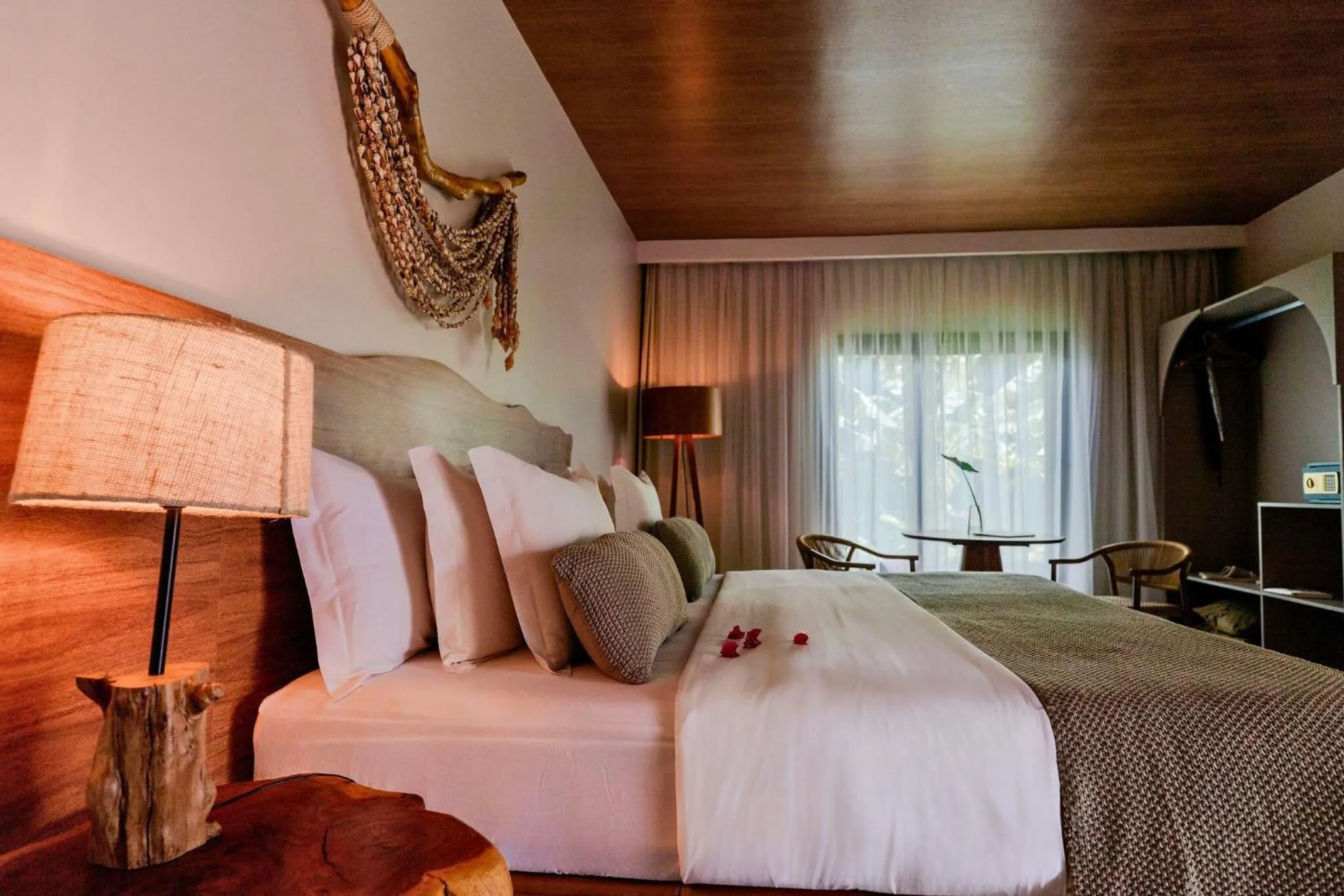 Bedroom, Bed in Dolphin Hotel