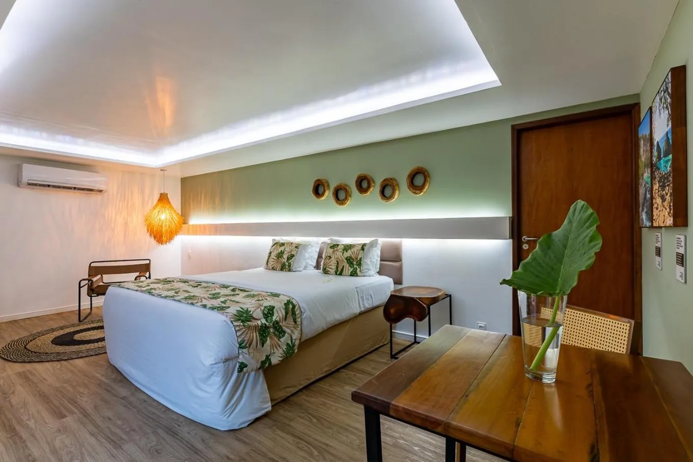 Bedroom, Bed in Dolphin Hotel